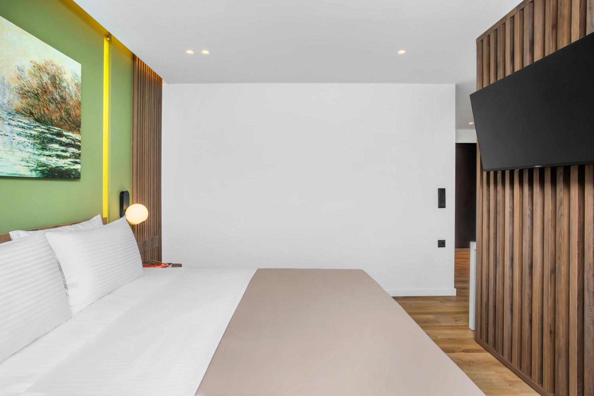 Deluxe King Suite