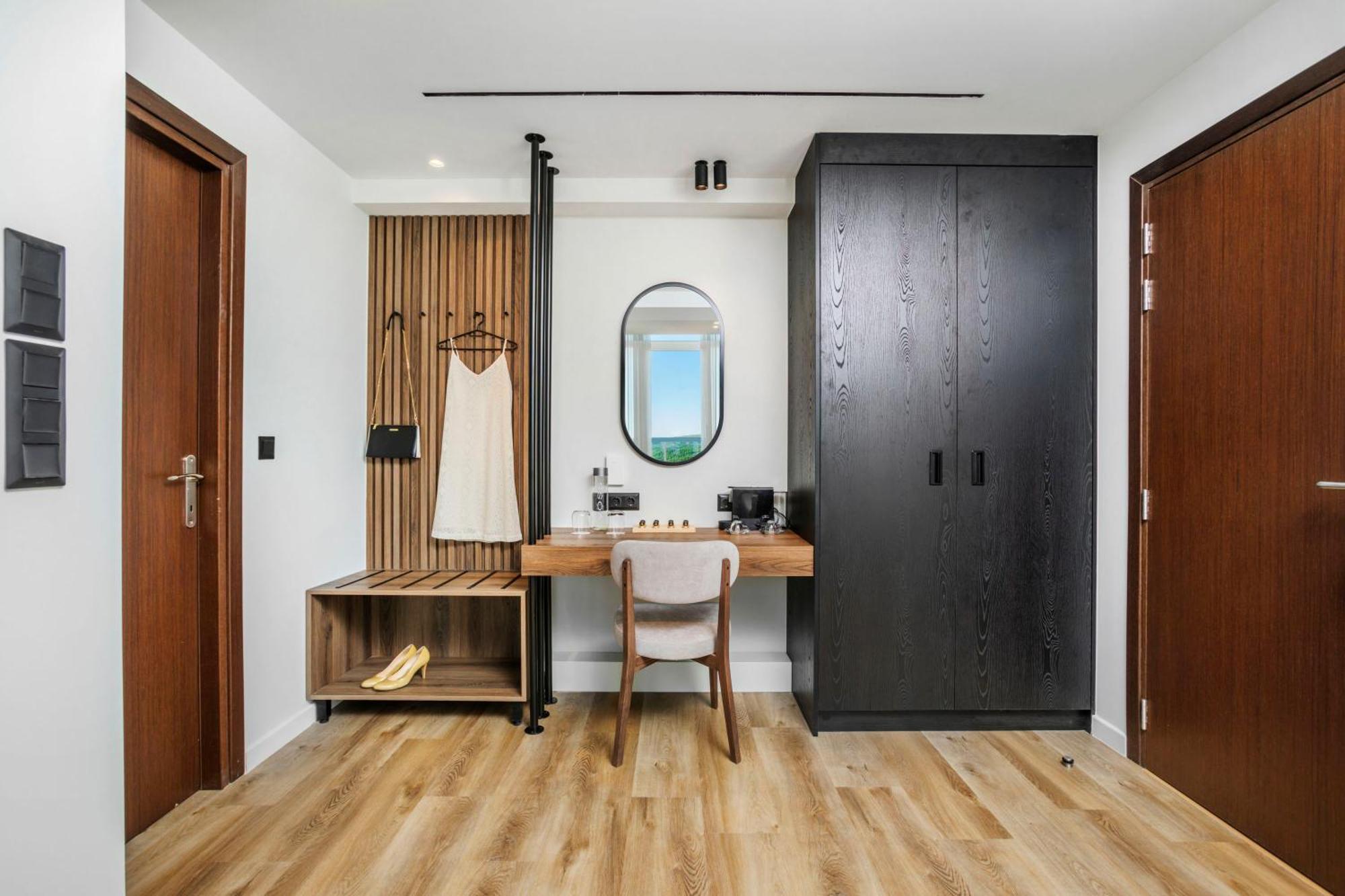 Deluxe King Suite