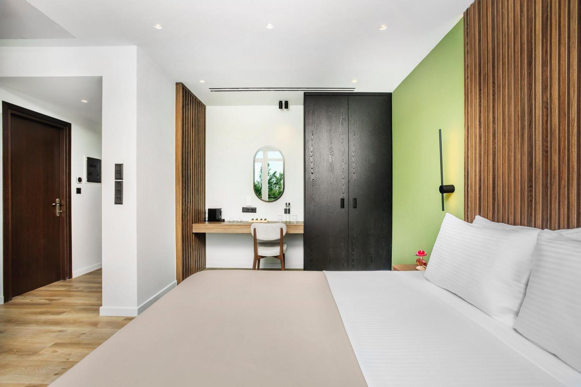 Deluxe King Suite