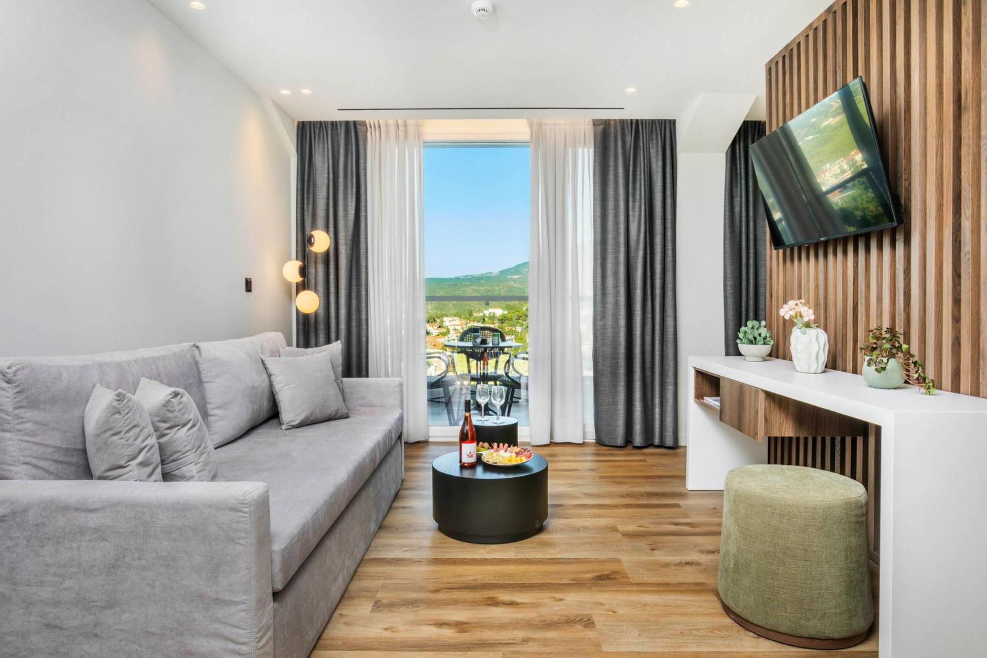 Deluxe King Suite