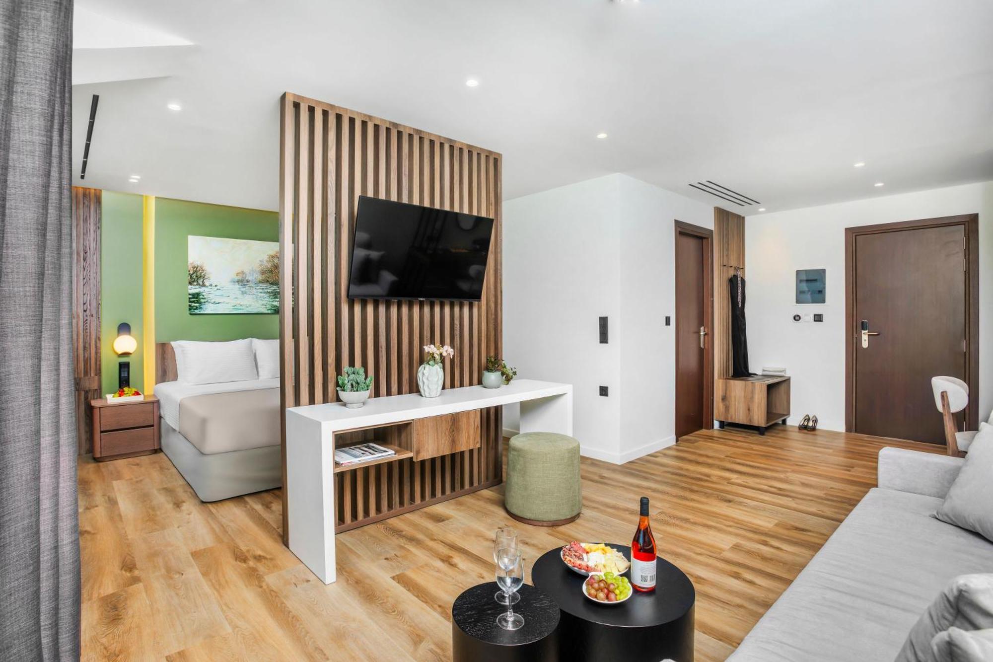 Deluxe King Suite