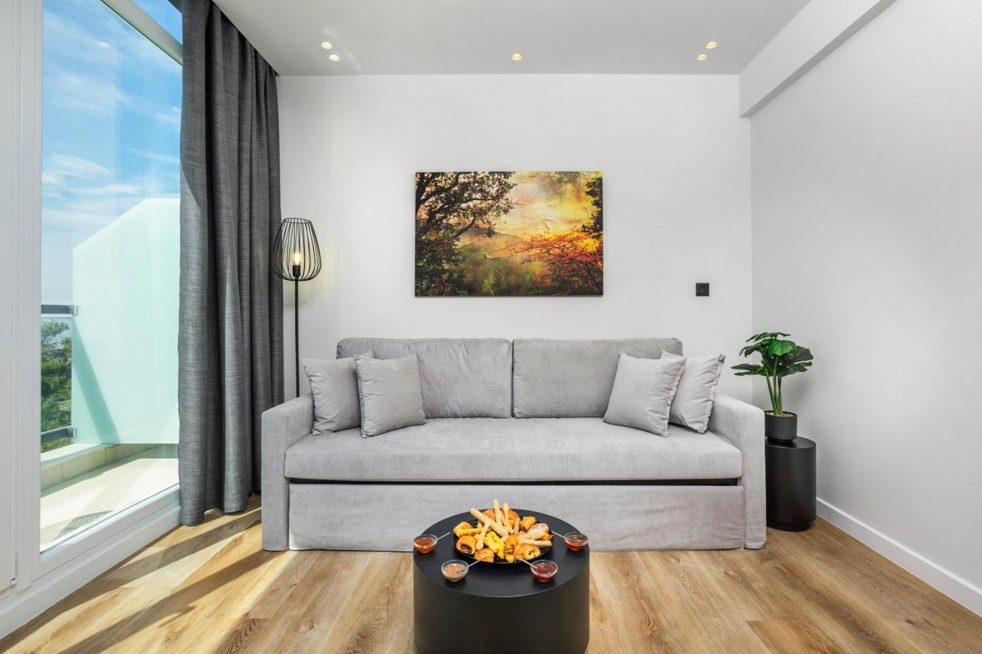 Deluxe King Suite