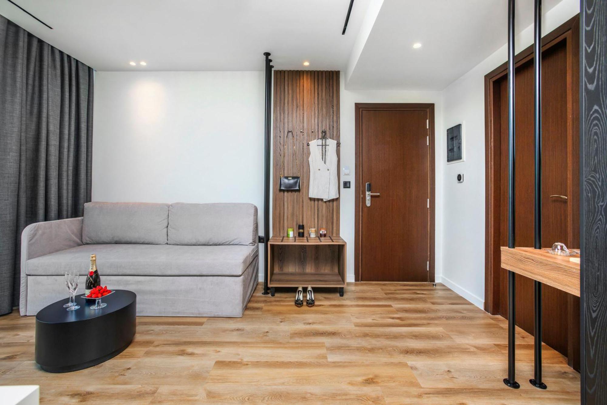 Deluxe King Suite