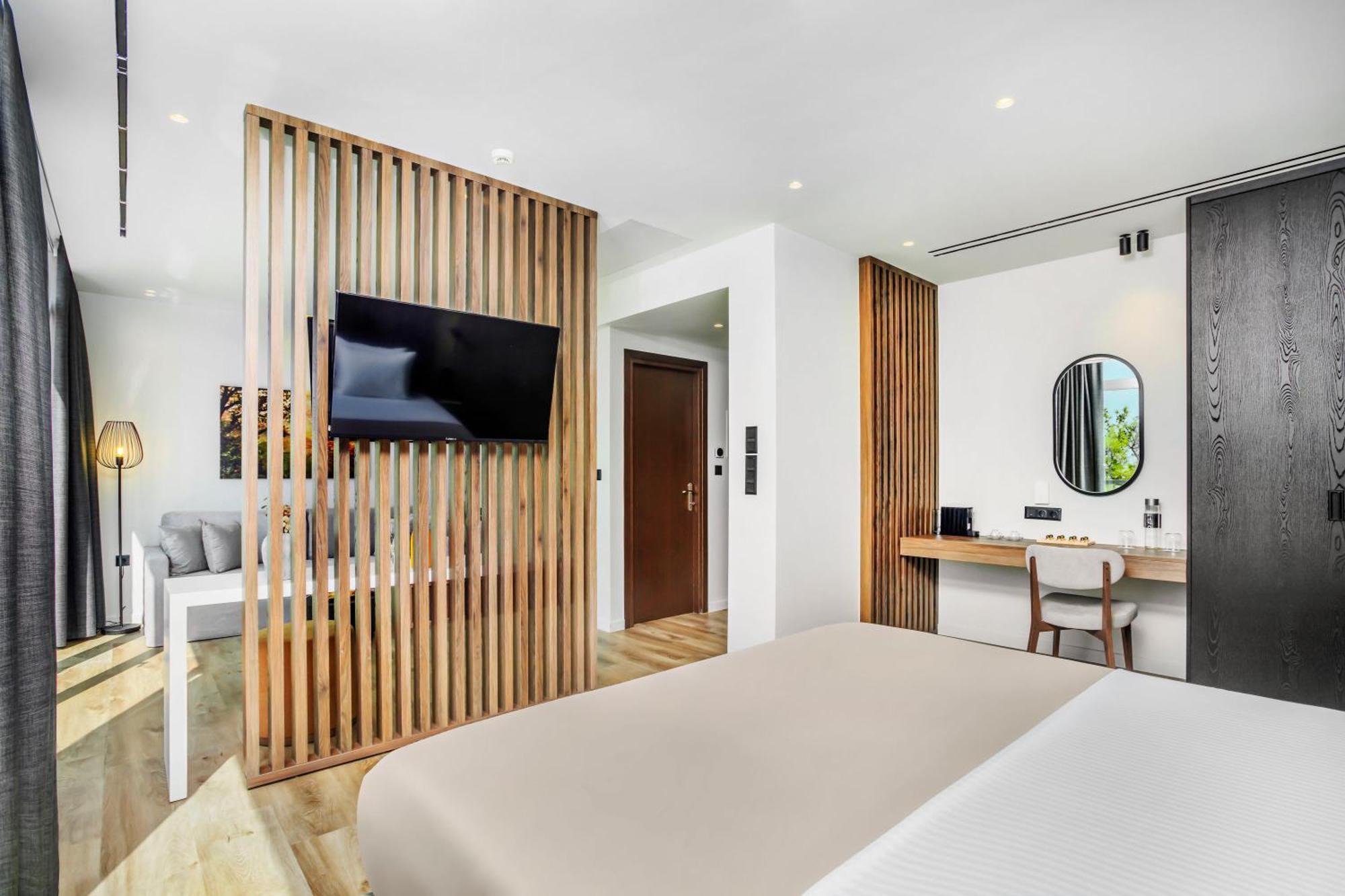 Deluxe King Suite