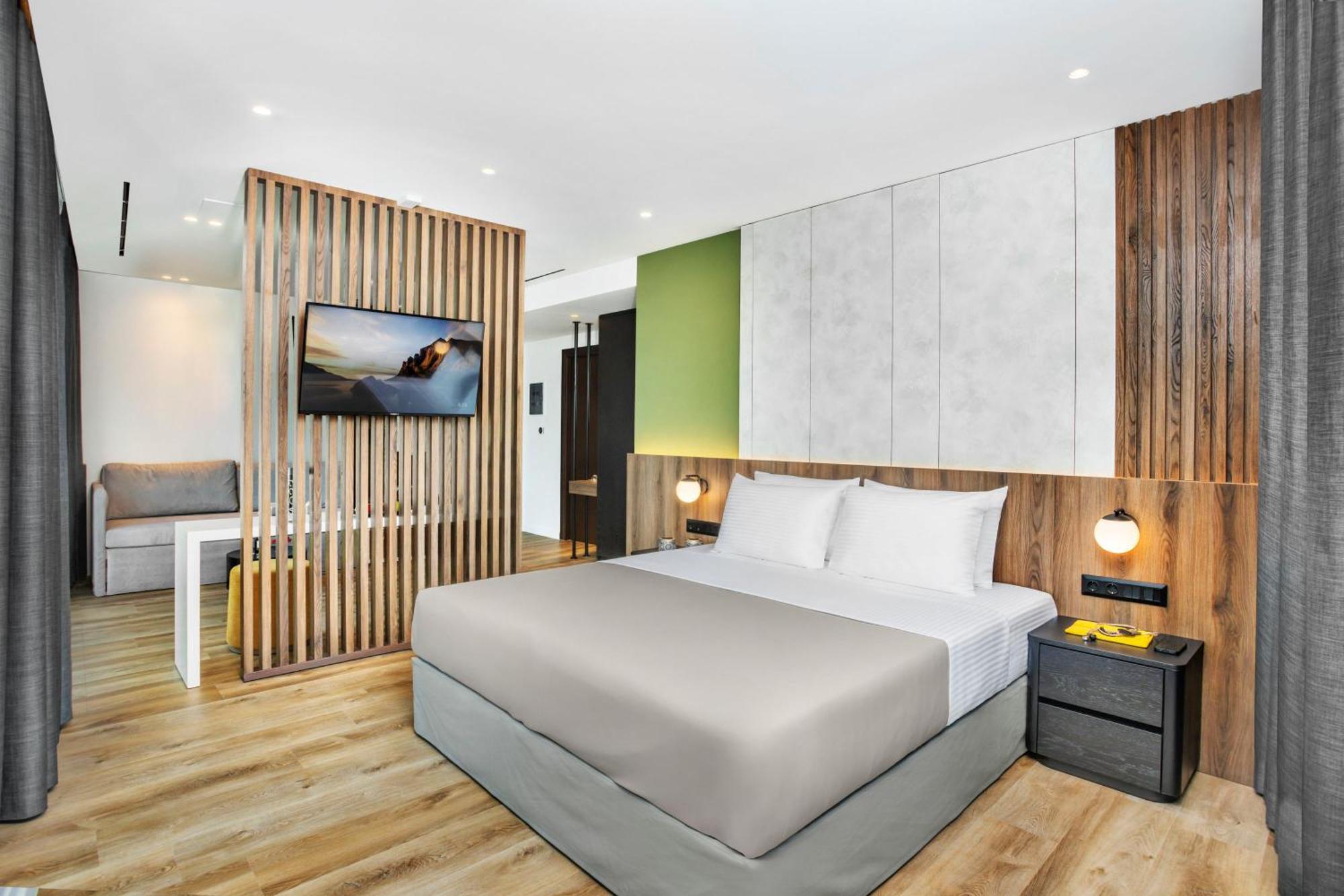 Deluxe King Suite