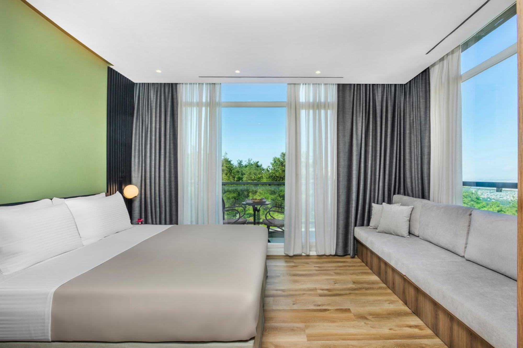 Deluxe King Suite