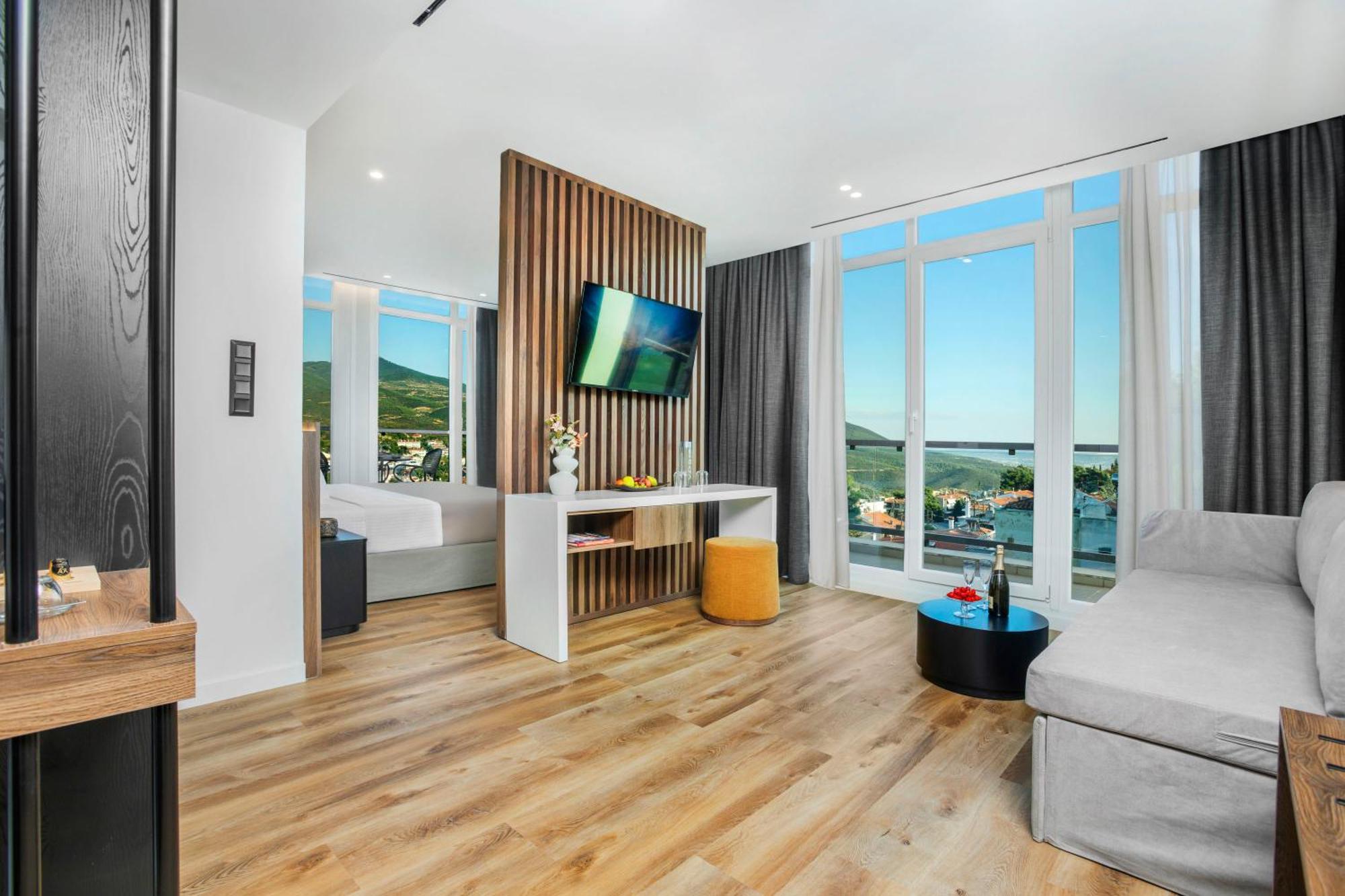 Deluxe King Suite
