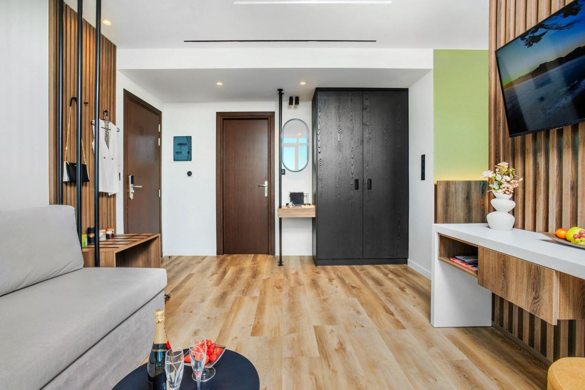 Deluxe King Suite