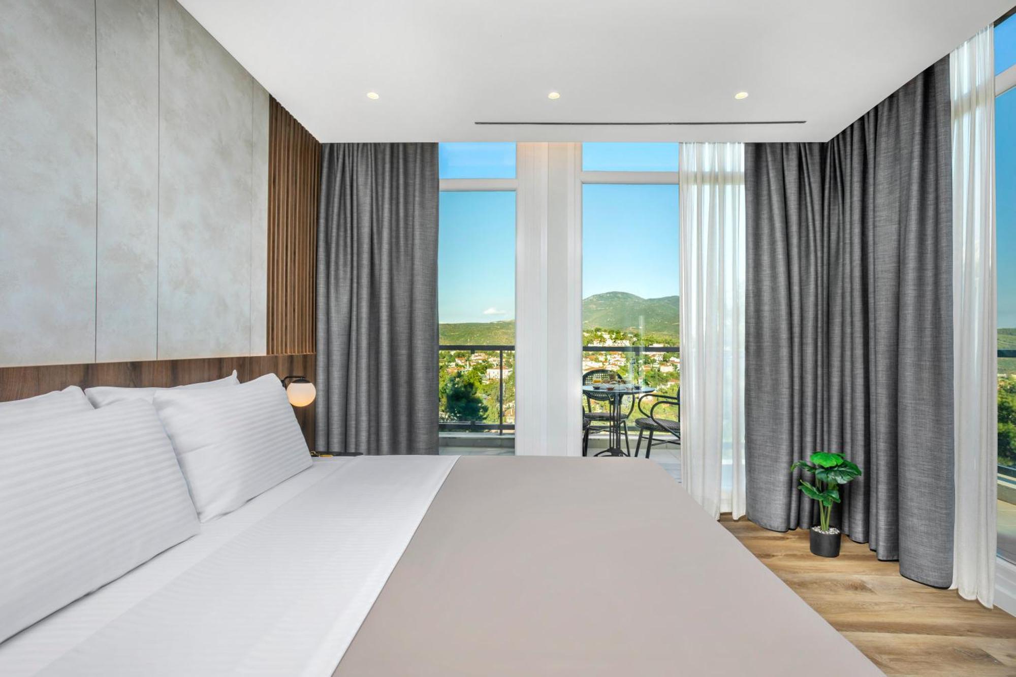 Deluxe King Suite