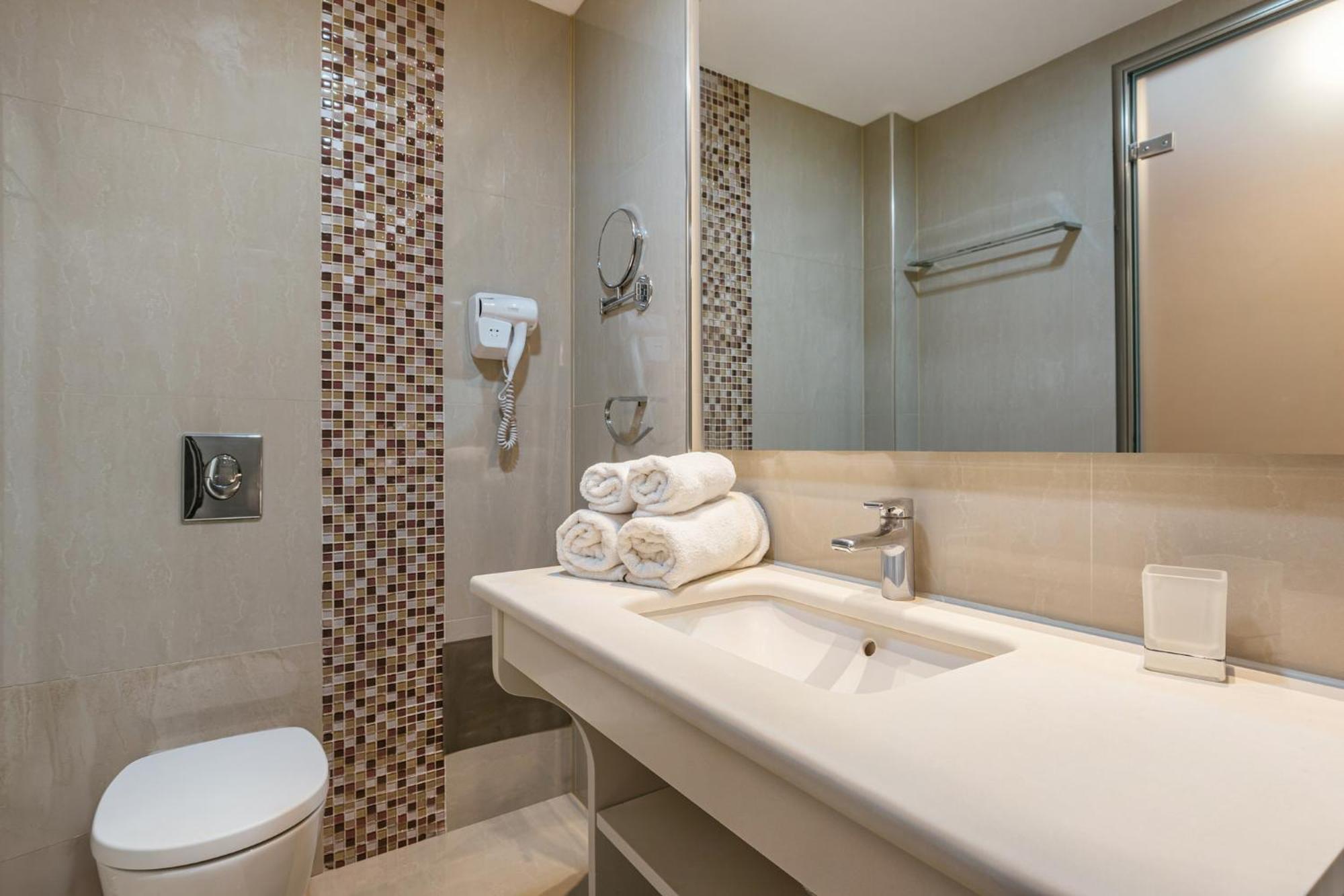 Comfort Room Inland View