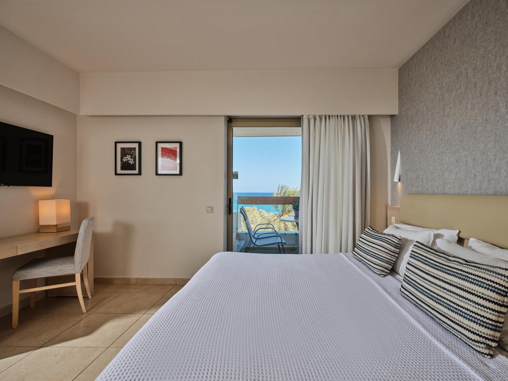 Double or Twin Room Sea View