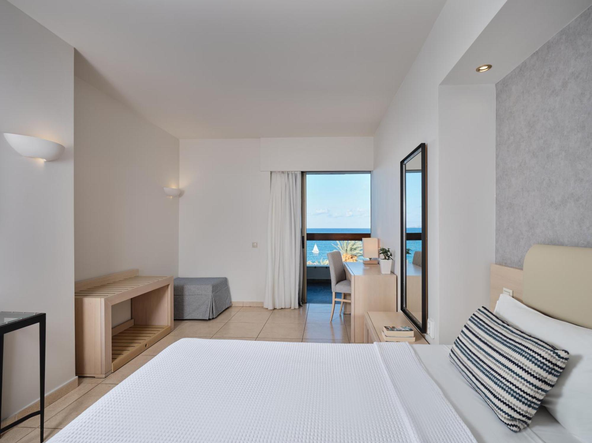 Double or Twin Room Sea View