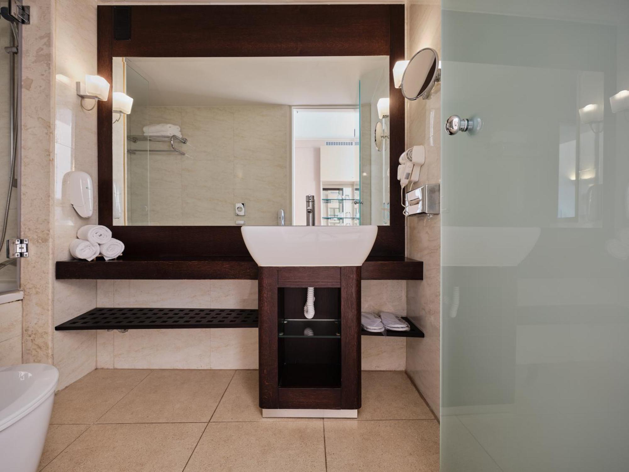 Double or Twin Room Garden View