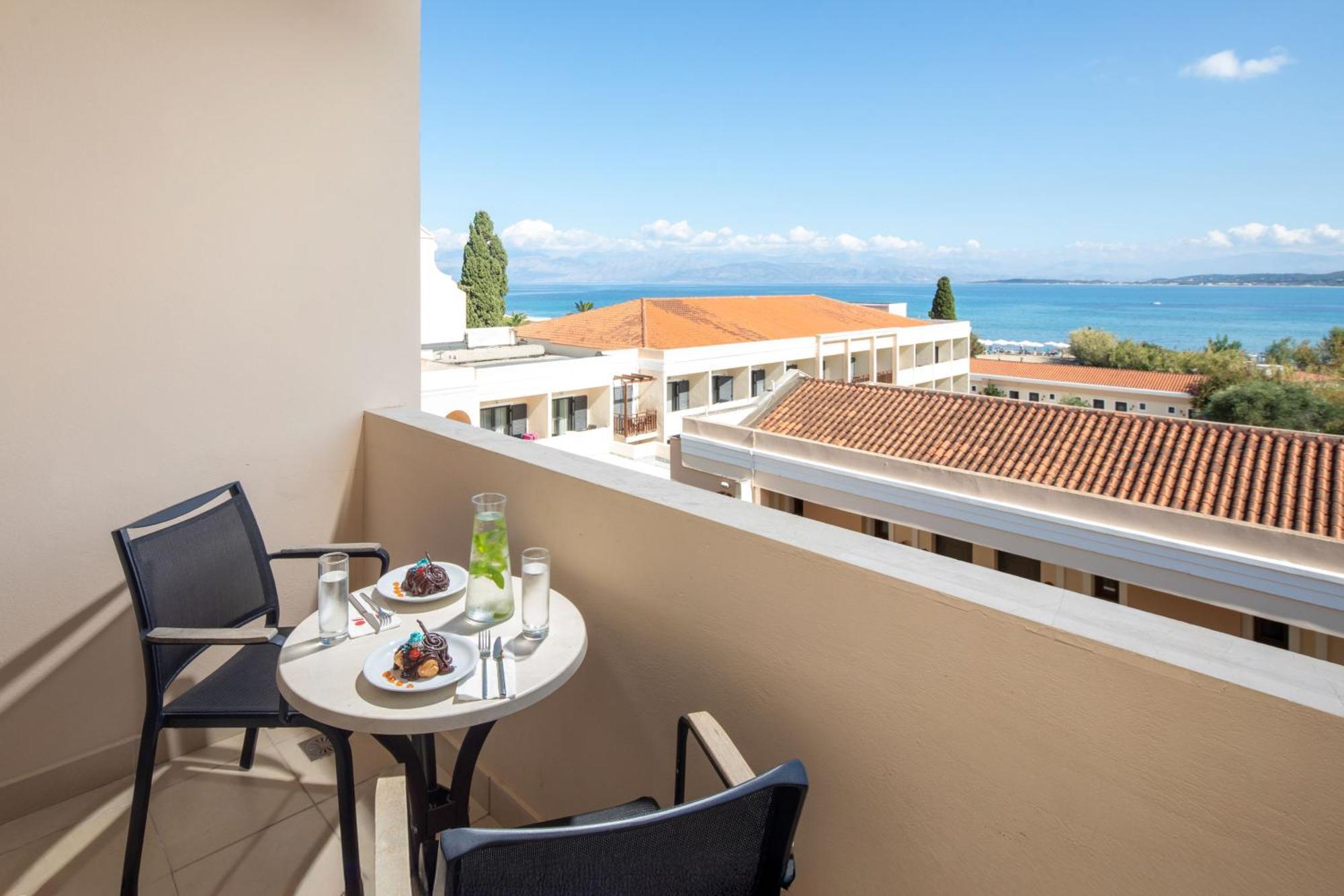 Double or Twin Room Sea View