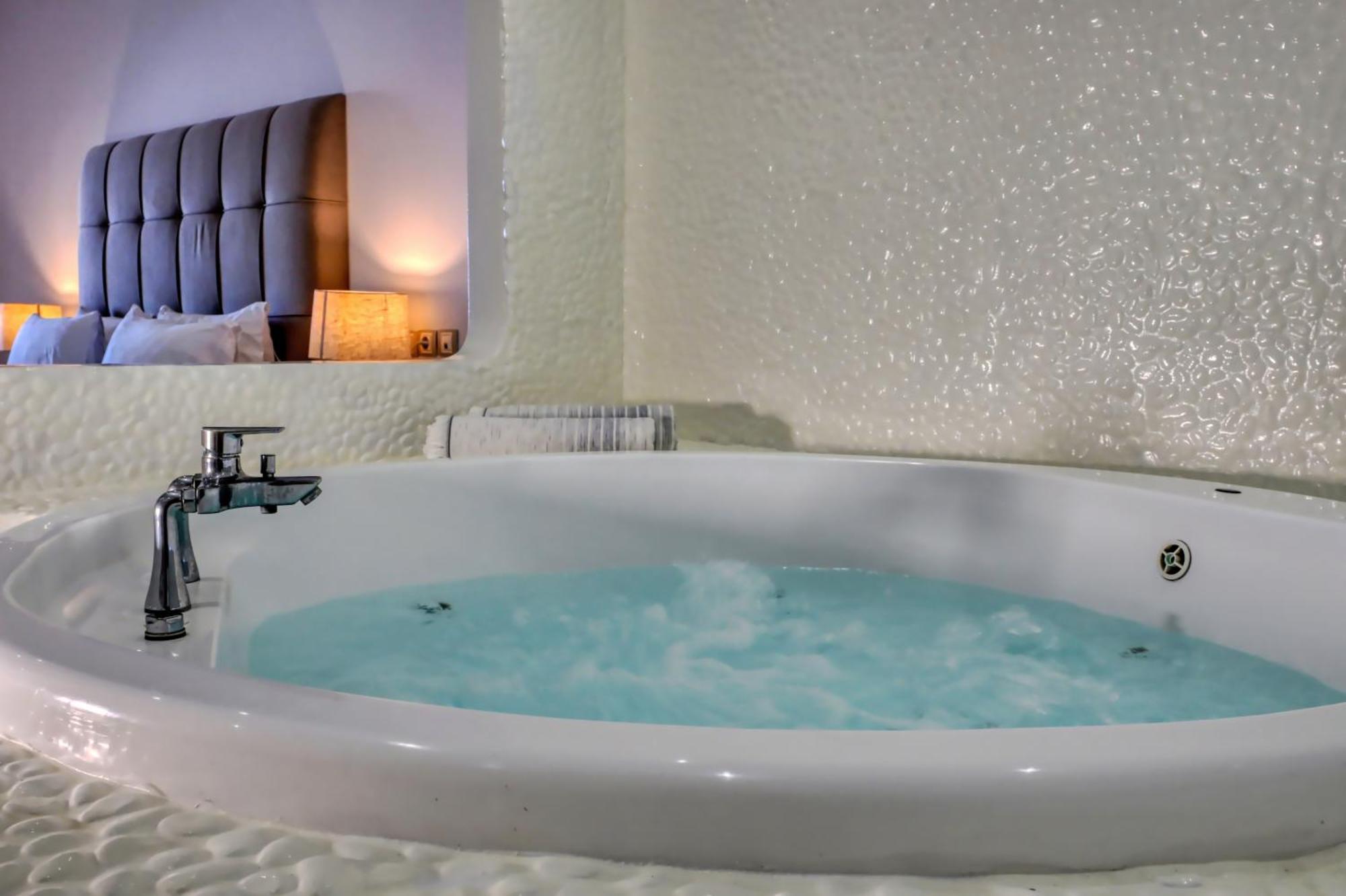 Jacuzzi Premium Suite with Indoor Jacuzzi
