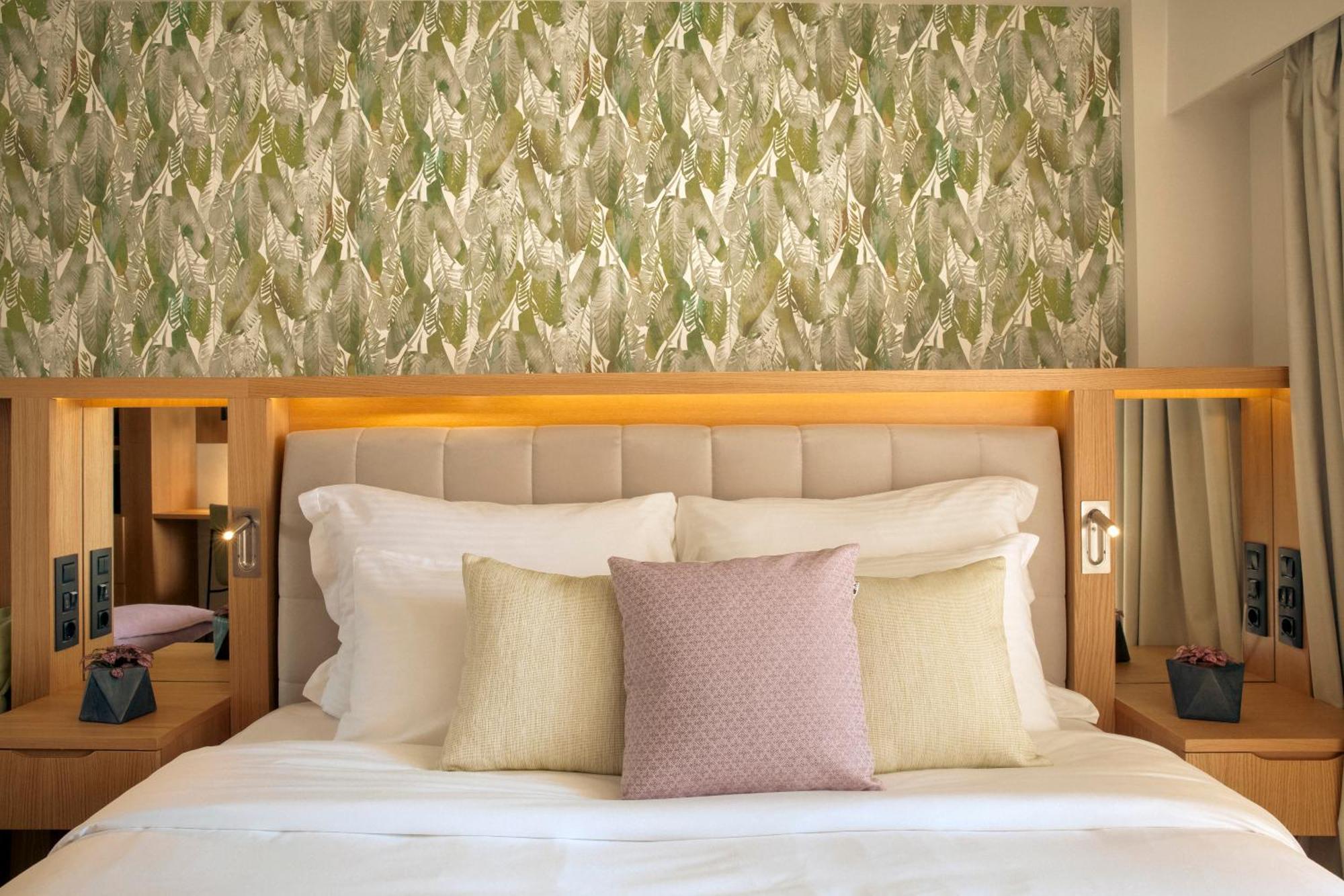 Deluxe Room Mountain View