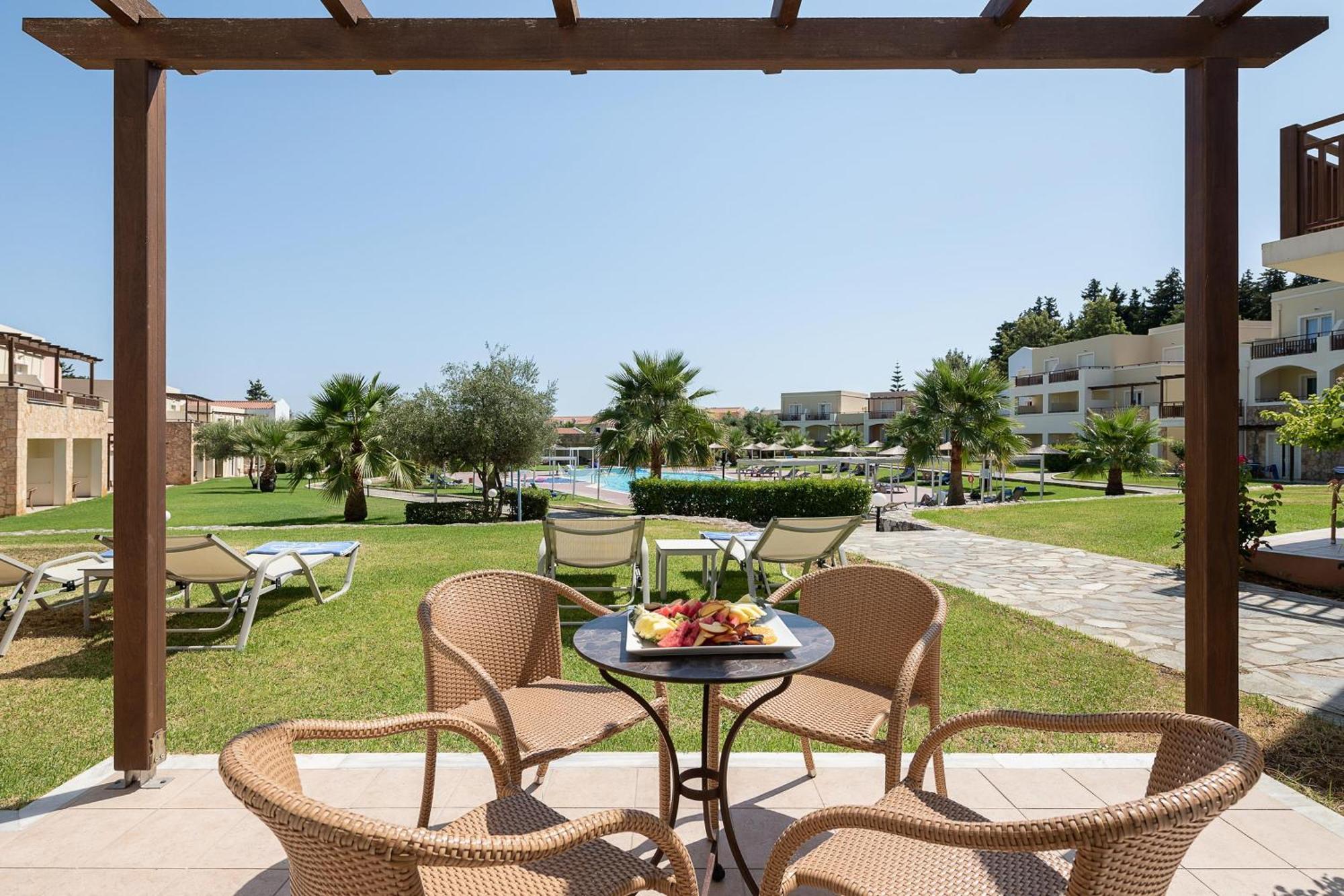 Superior Twin Bungalow Pool View