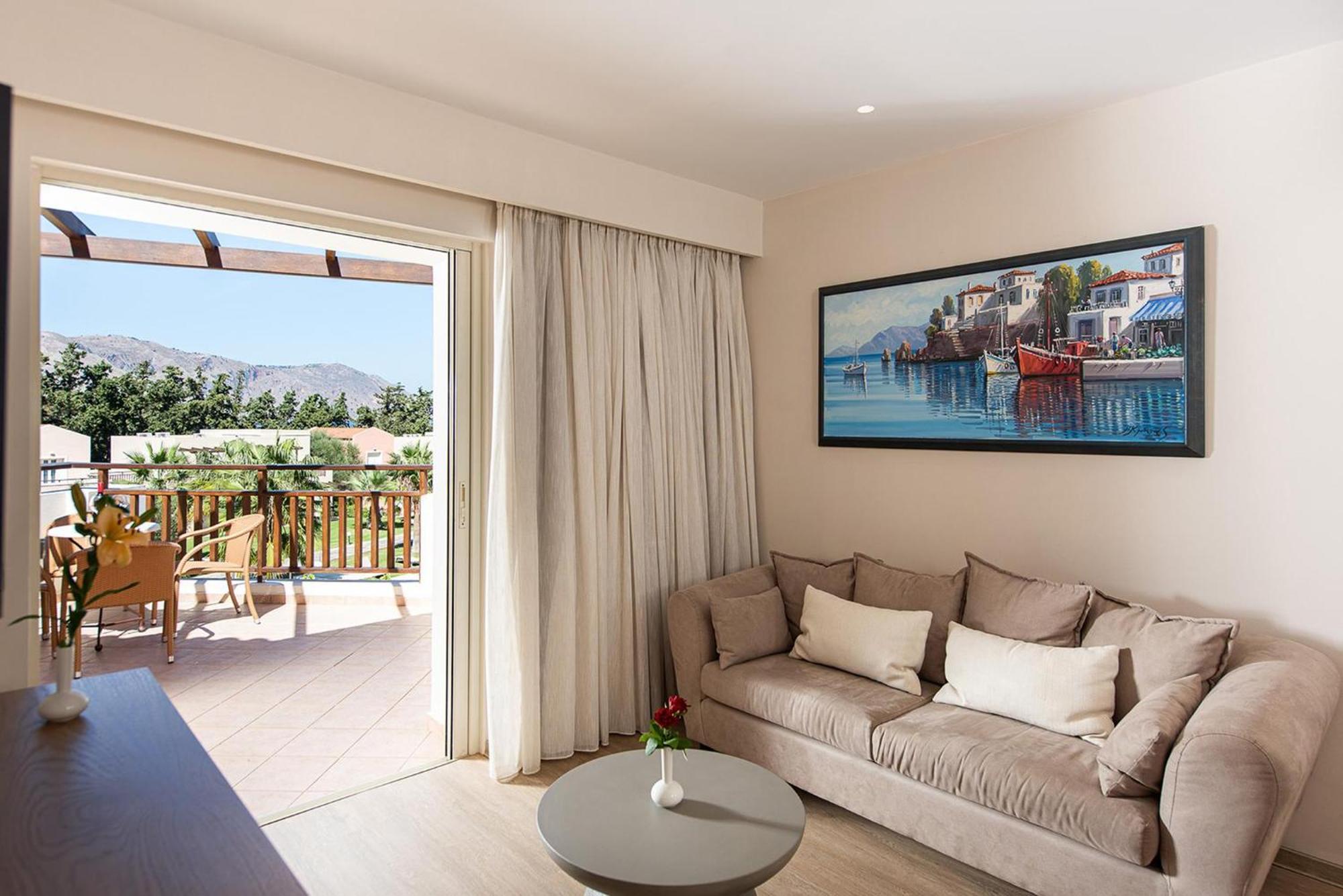 Deluxe Panorama Suite Pool View