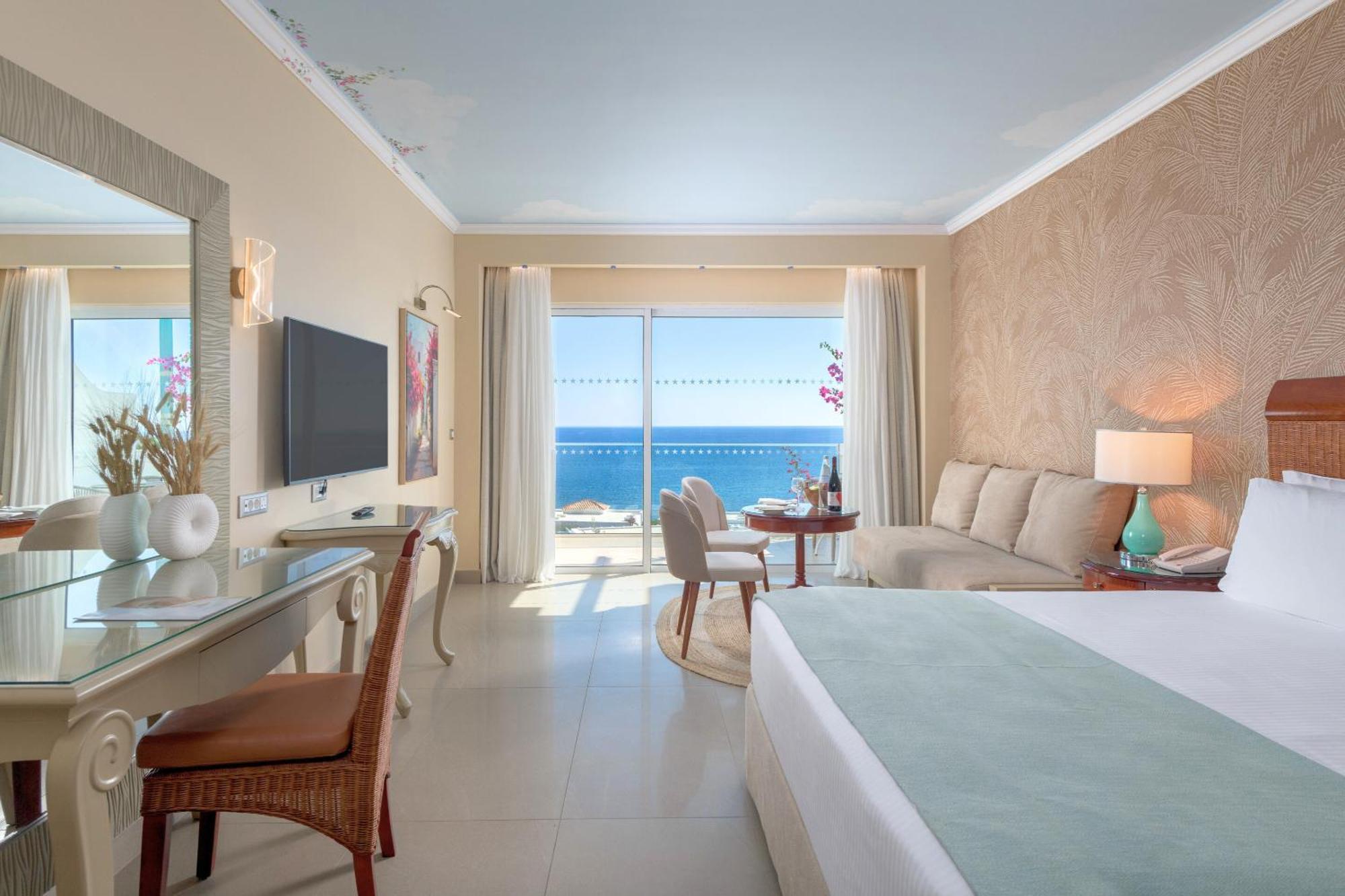Deluxe Room Sea View 2