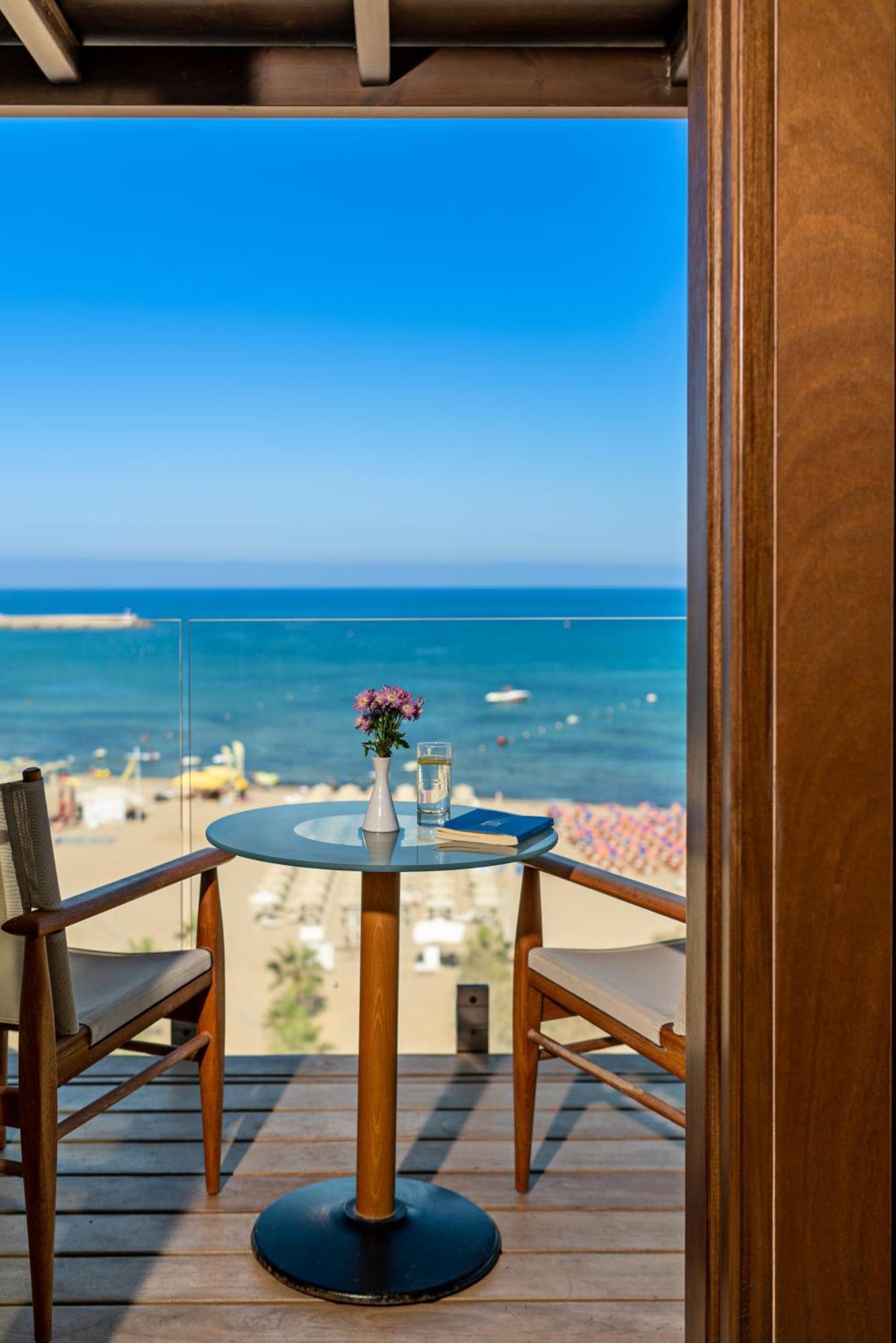 Deluxe Suite Sea View