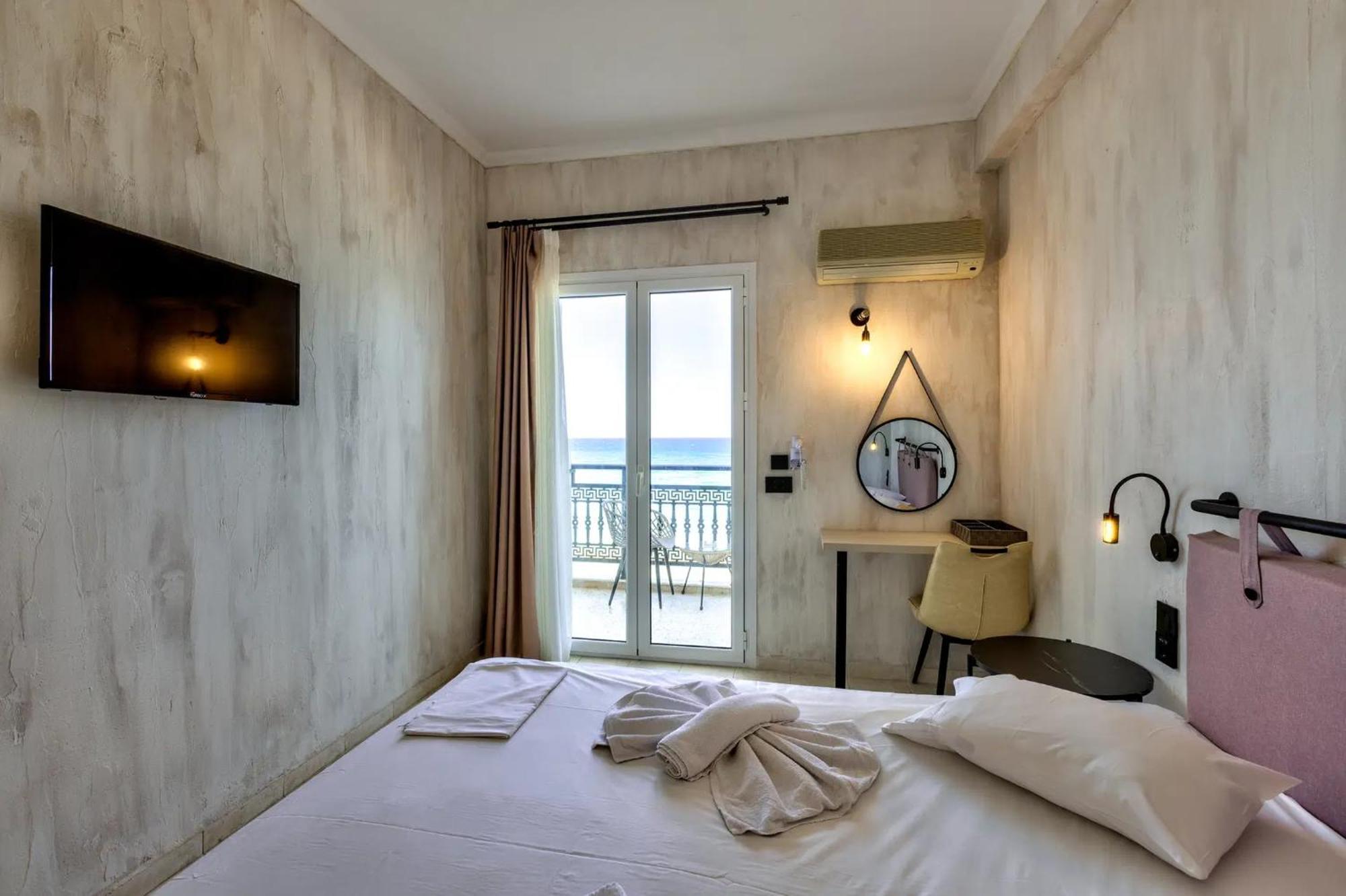 Double or Twin Room Sea View