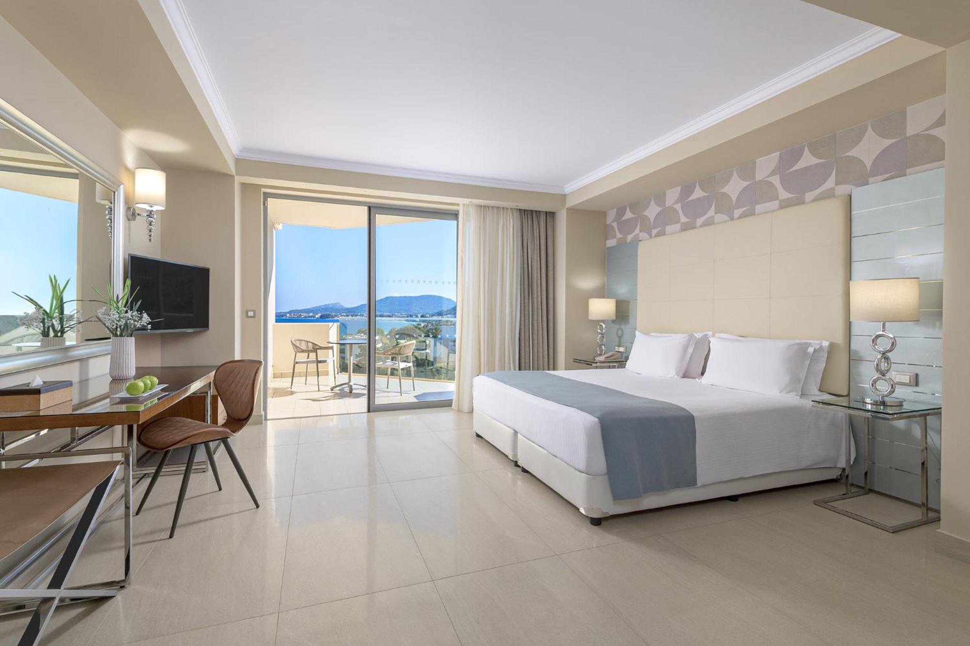 Deluxe Double Room Side Sea View 2