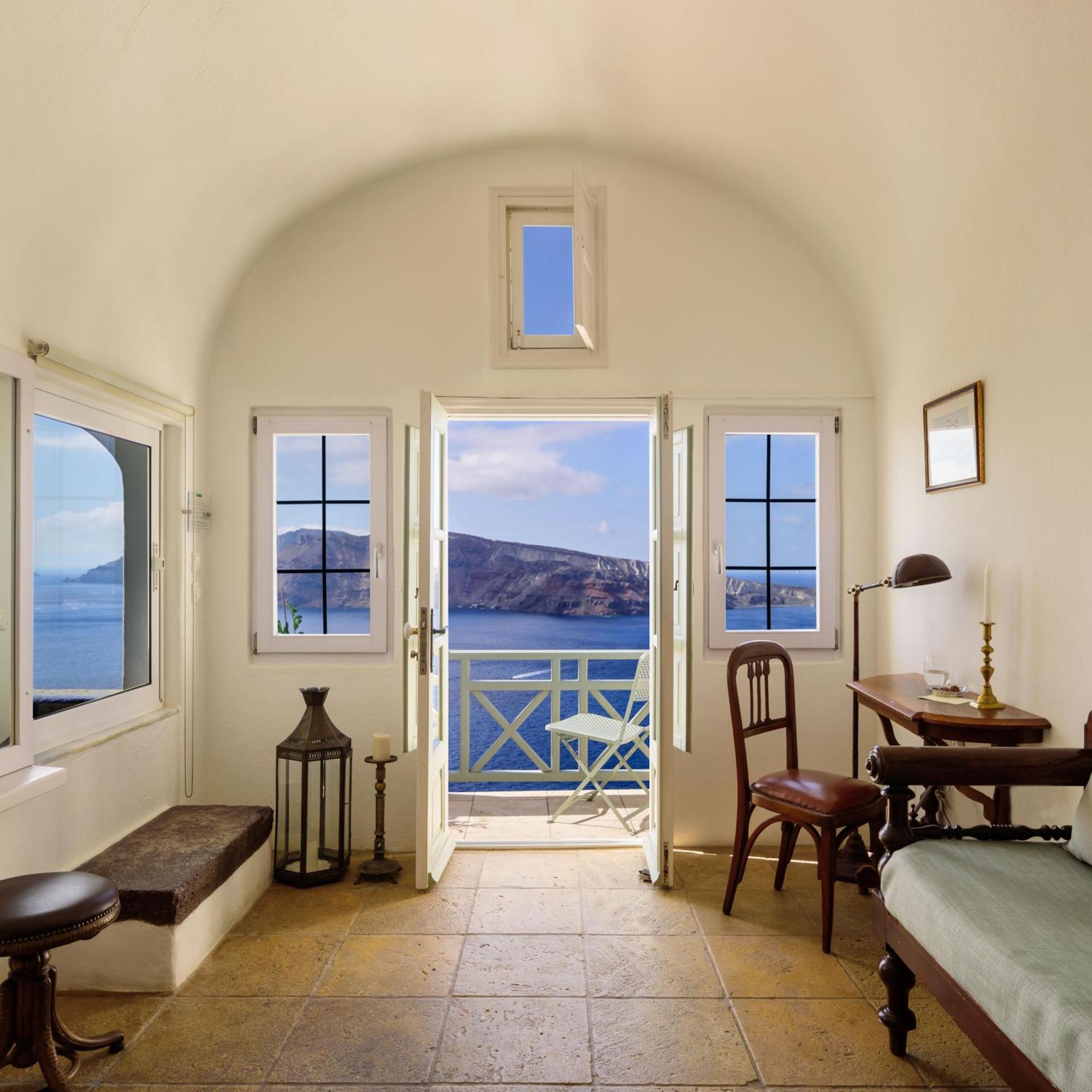 Superior Suite Private Whirlpool & Caldera View