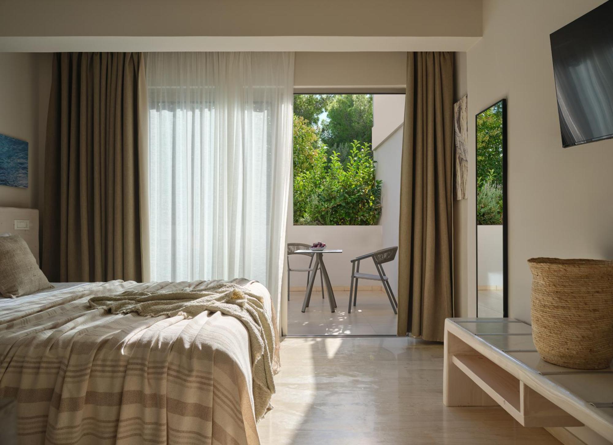 Deluxe Double or Twin Room Garden View