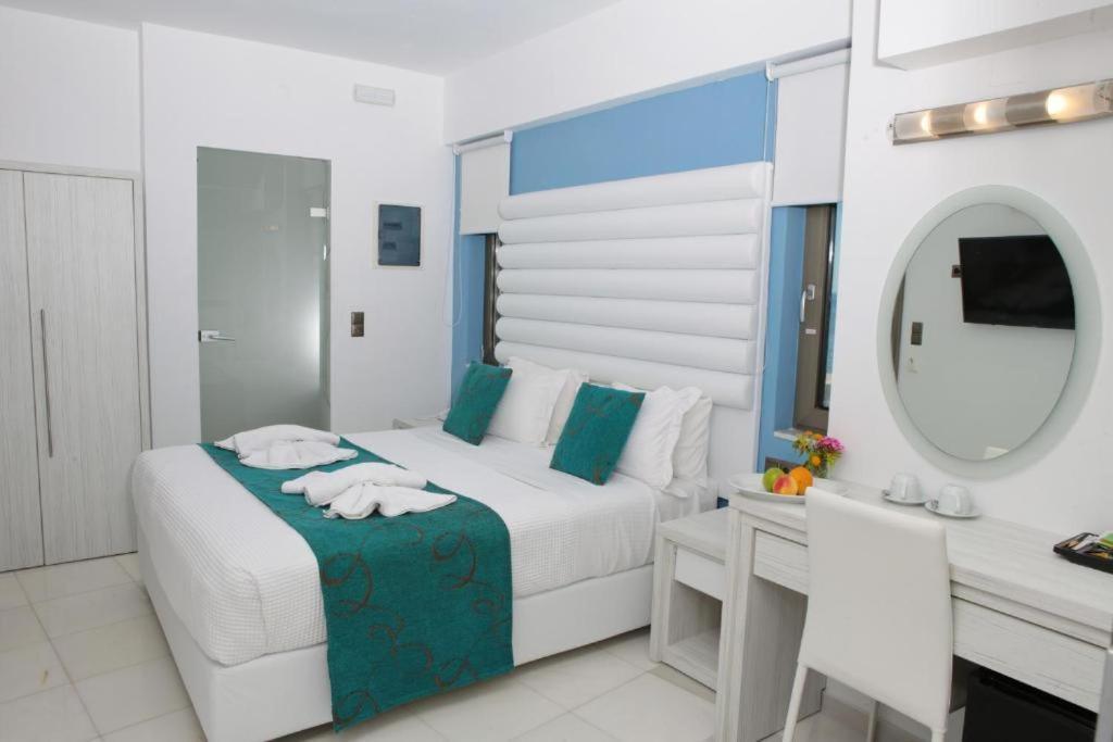 Deluxe Double or Twin Room Sea View