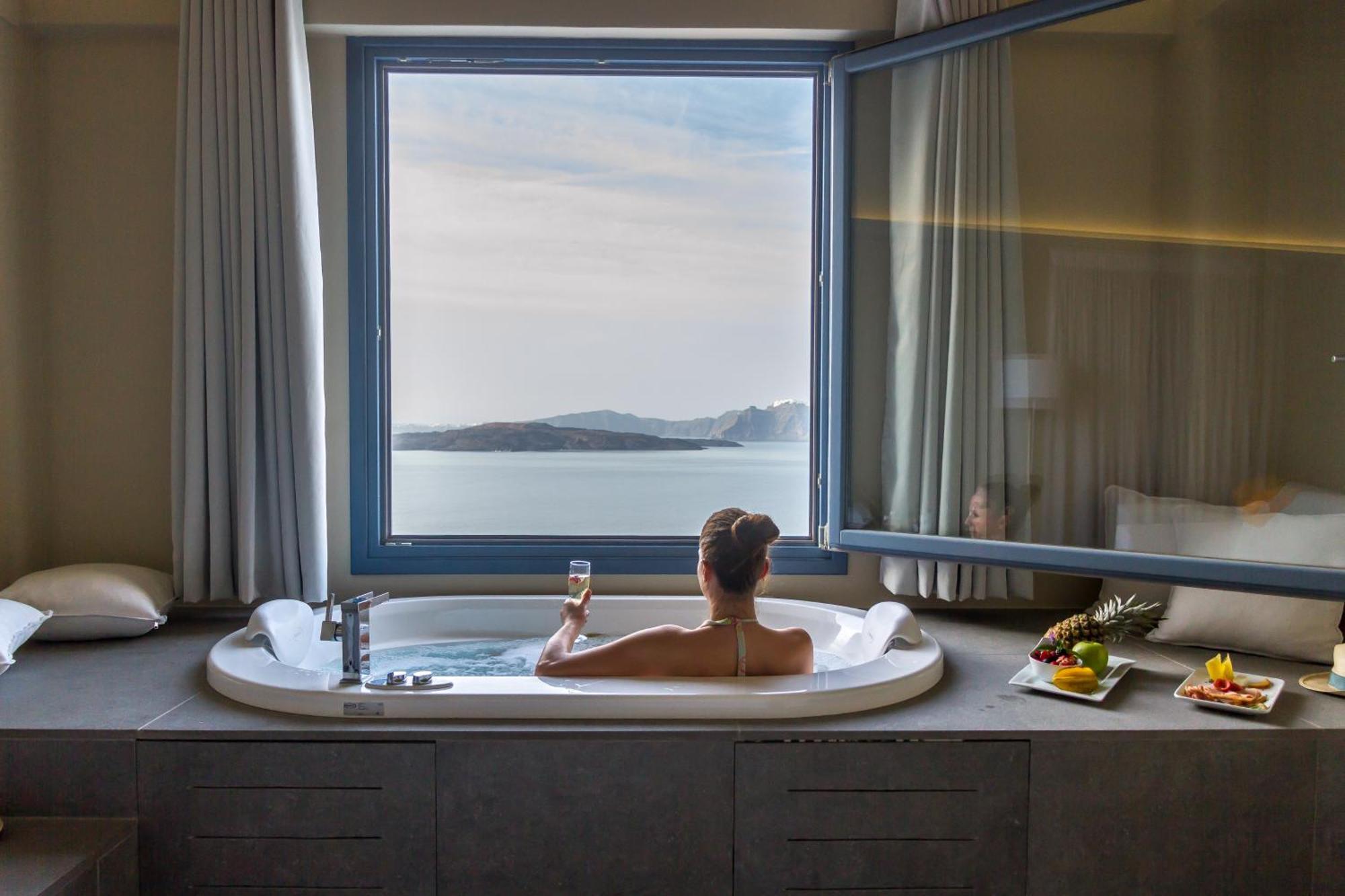 Honeymoon Suite Caldera View Plunge Pool