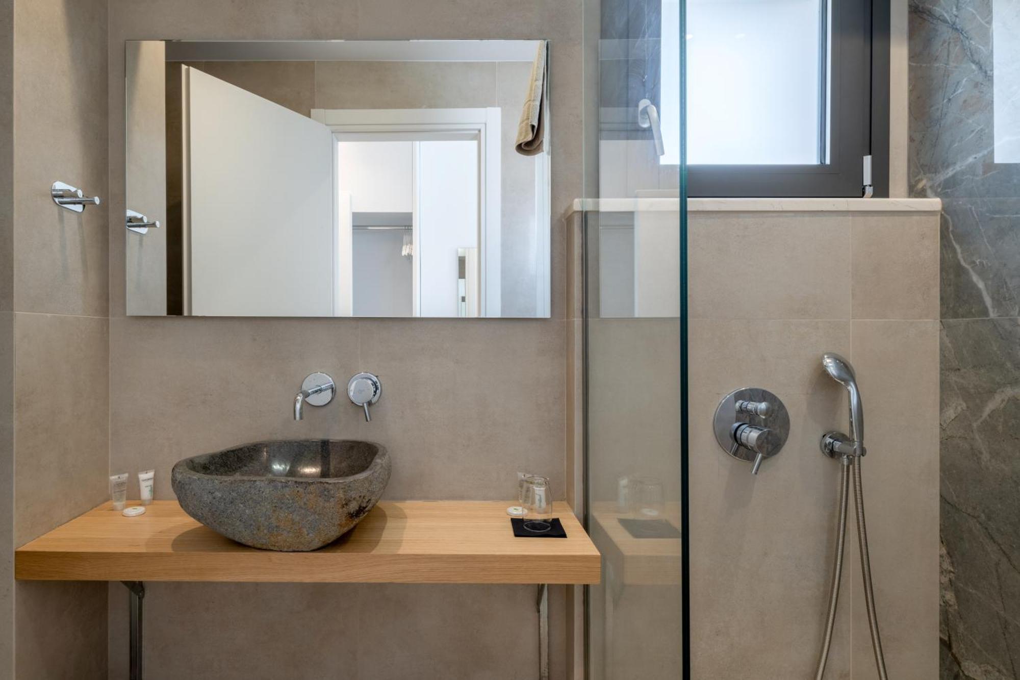 Superior Double Room Sharing Pool