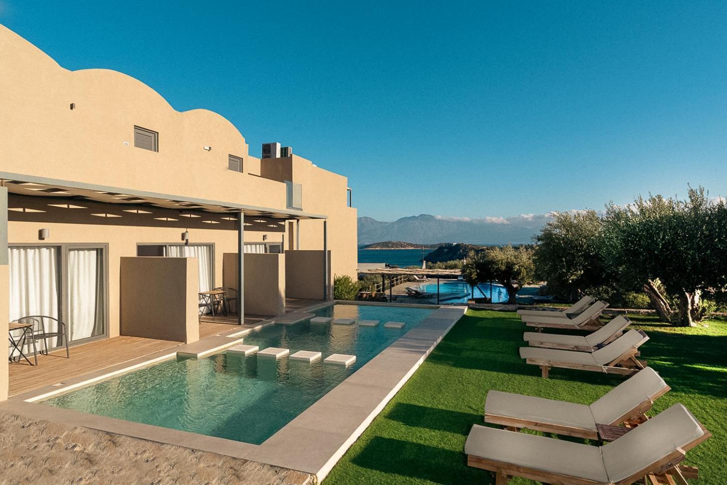 Serenity Junior Suite Garden view Shared Pool