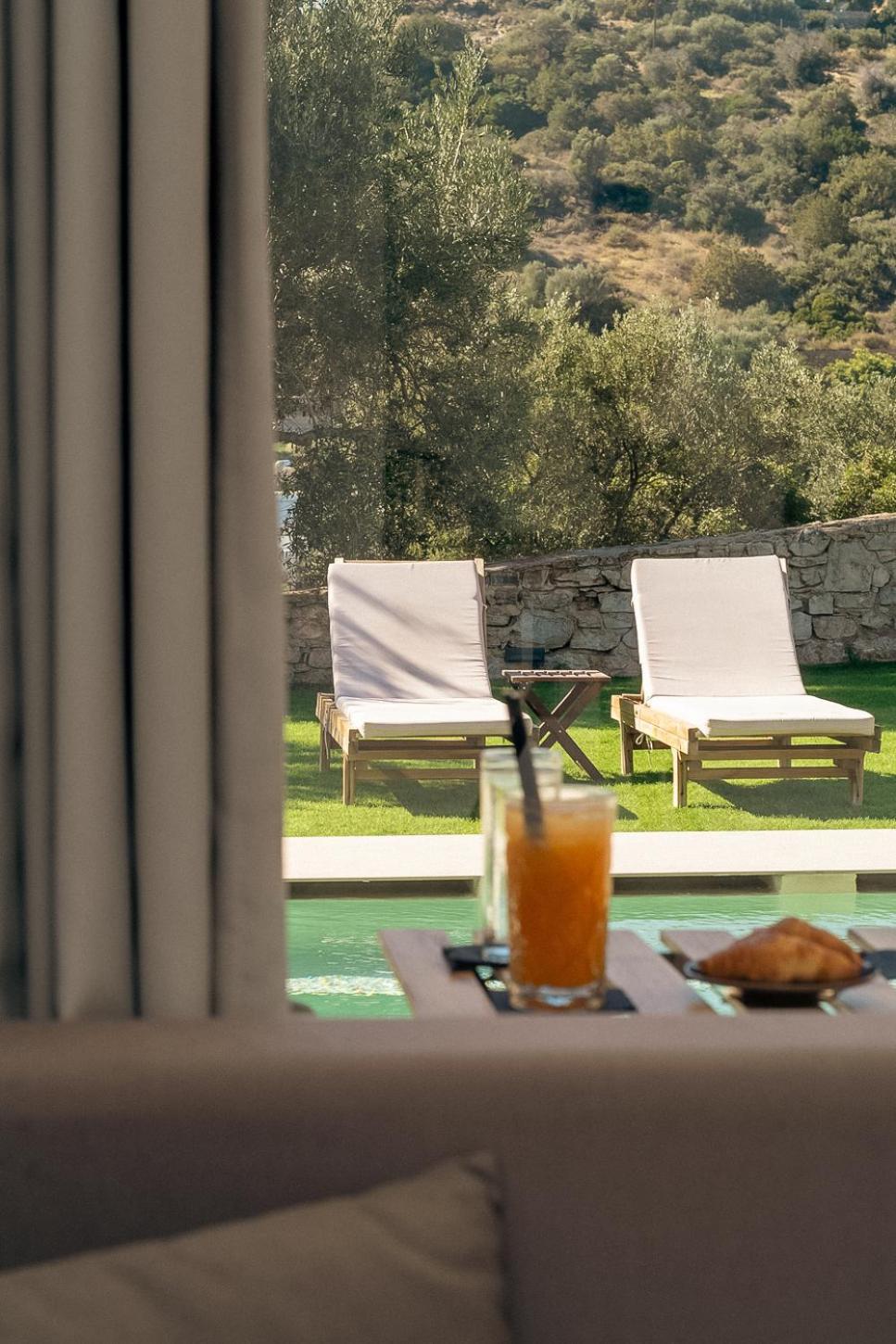 Serenity Junior Suite Garden view Shared Pool