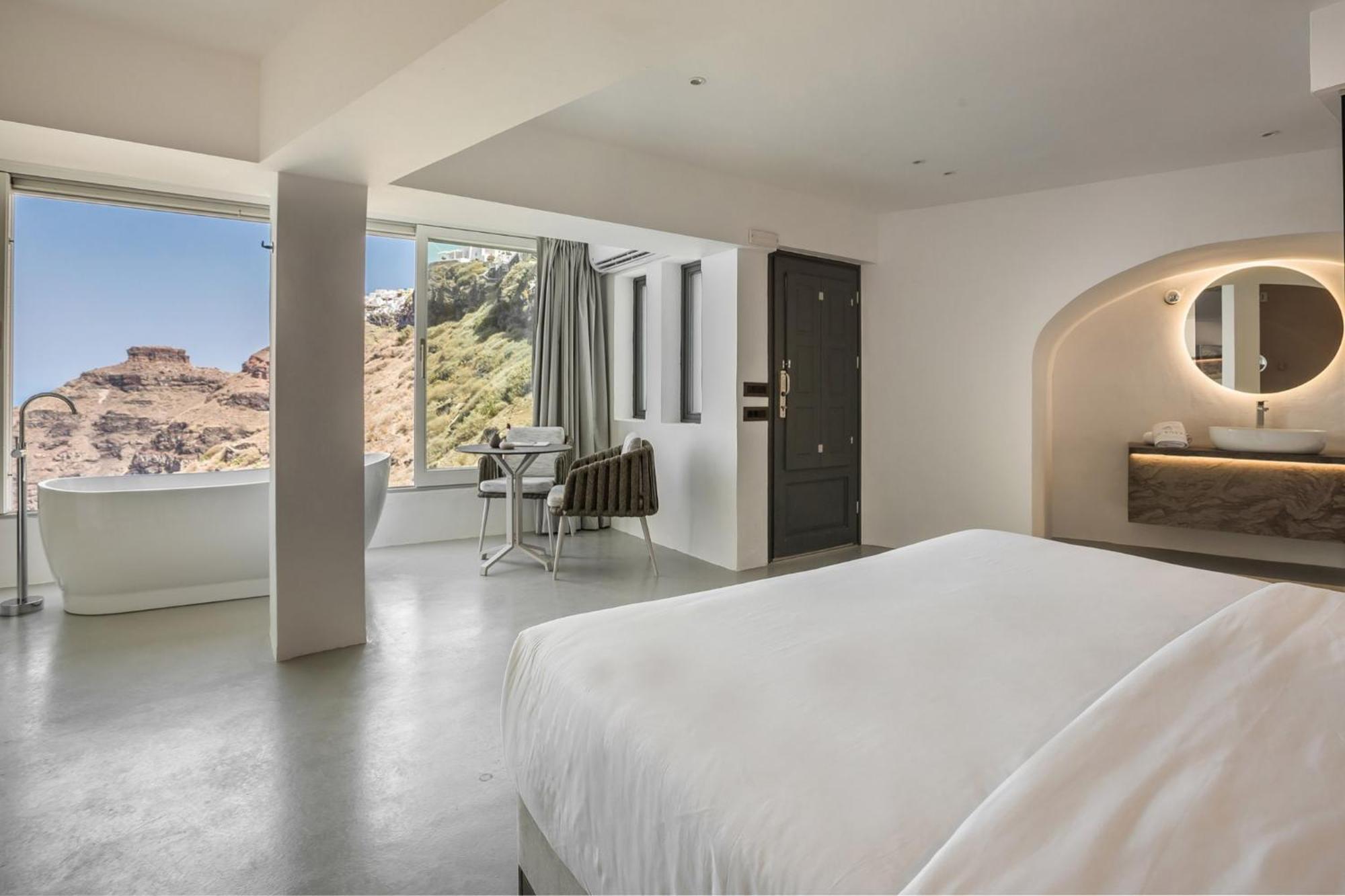Sun Rocks Experience Suite with Indoor Hot Tub, Caldera and Sea view