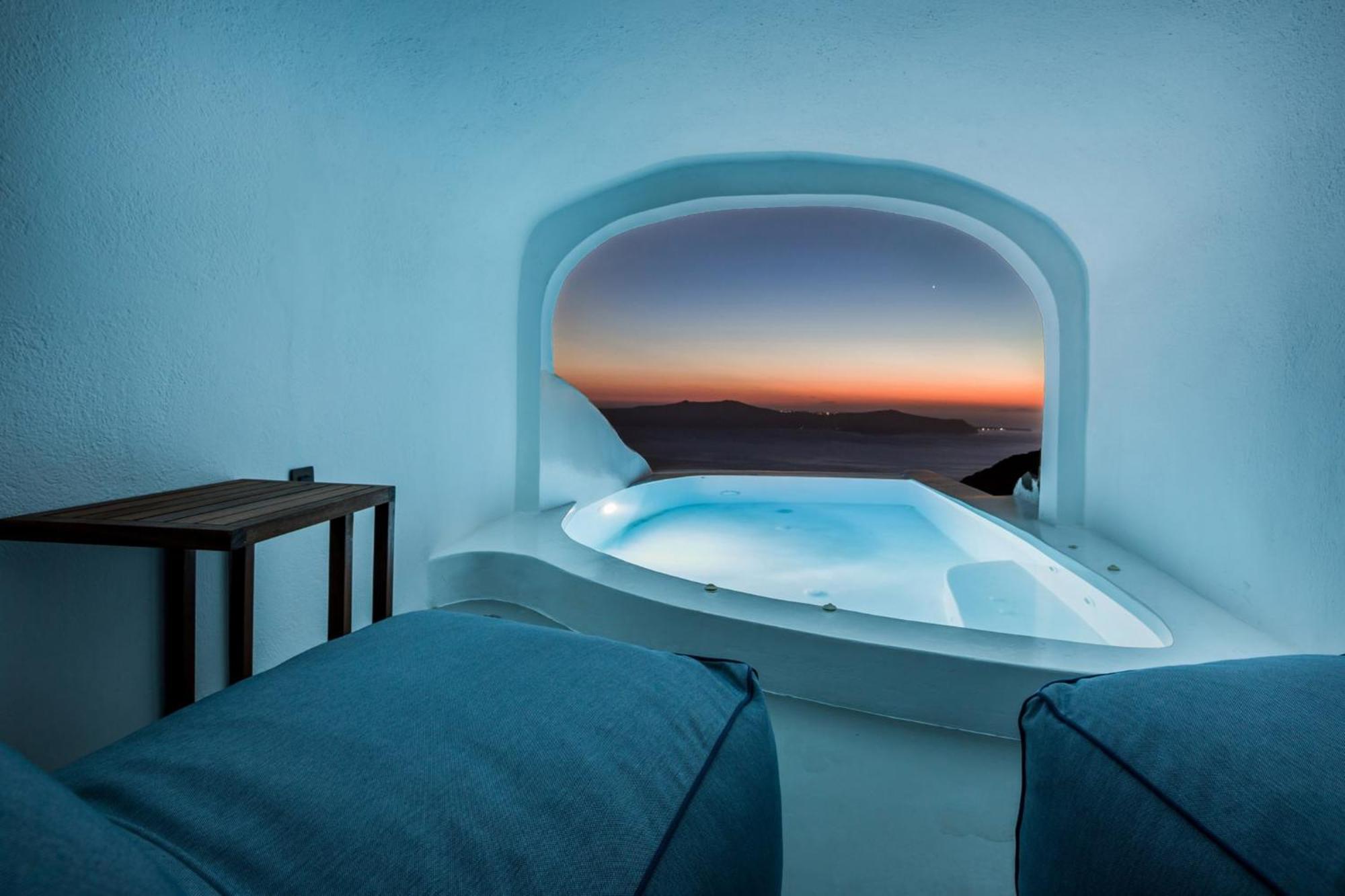 Sun Rocks Ultimate Suite with Private Infinity Pool,Caldera and Sea View