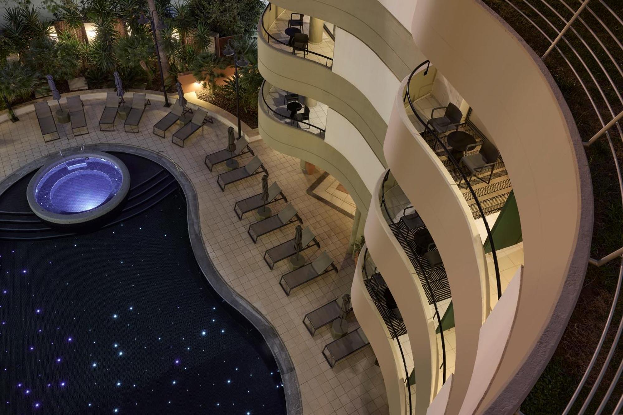 Classic Room Pool View
