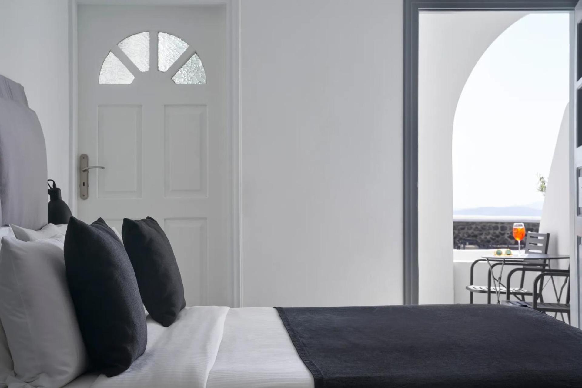 Superior Room with Jetted Tub & Side Sea View