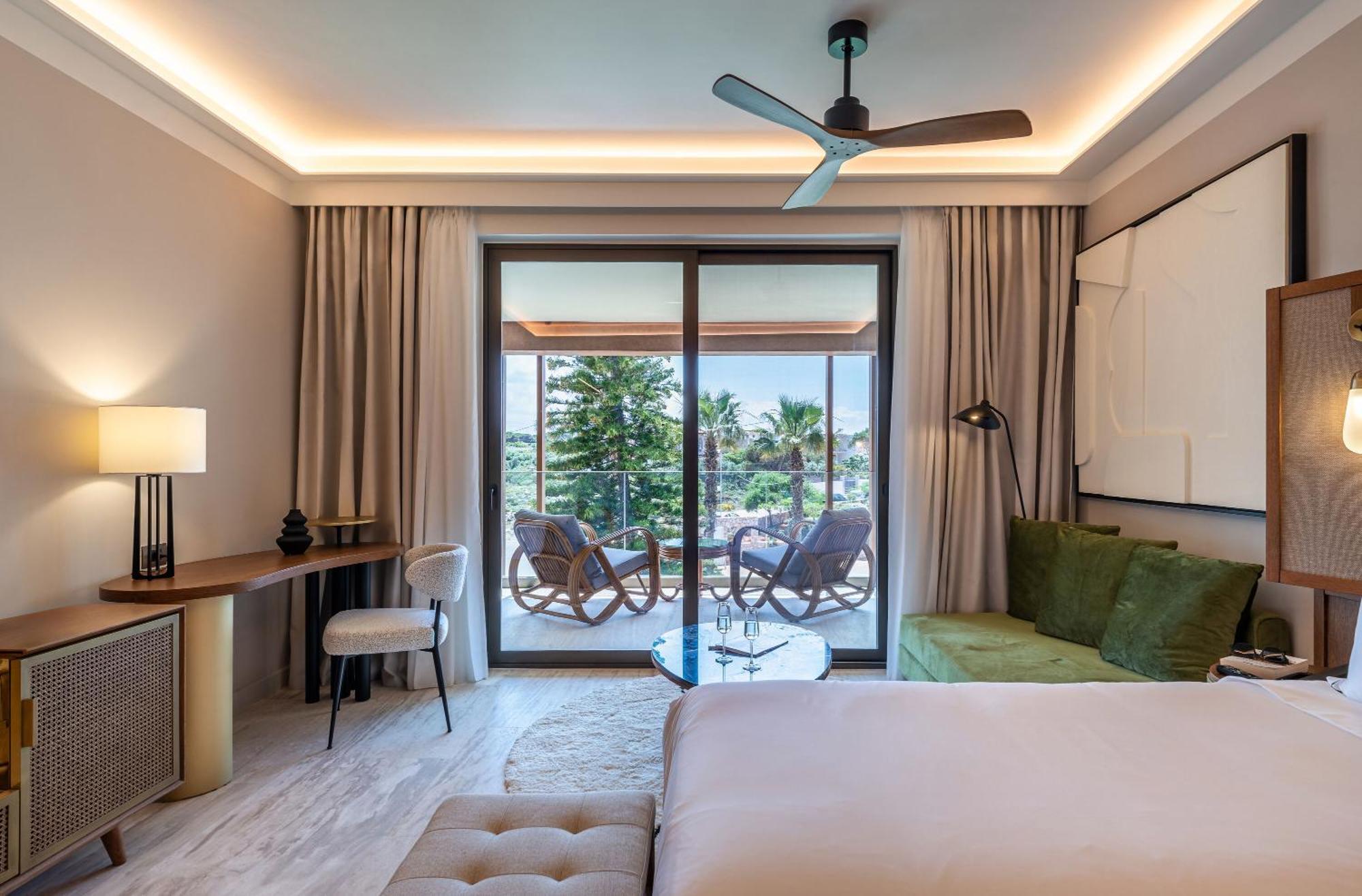 King Room Tropical Escape