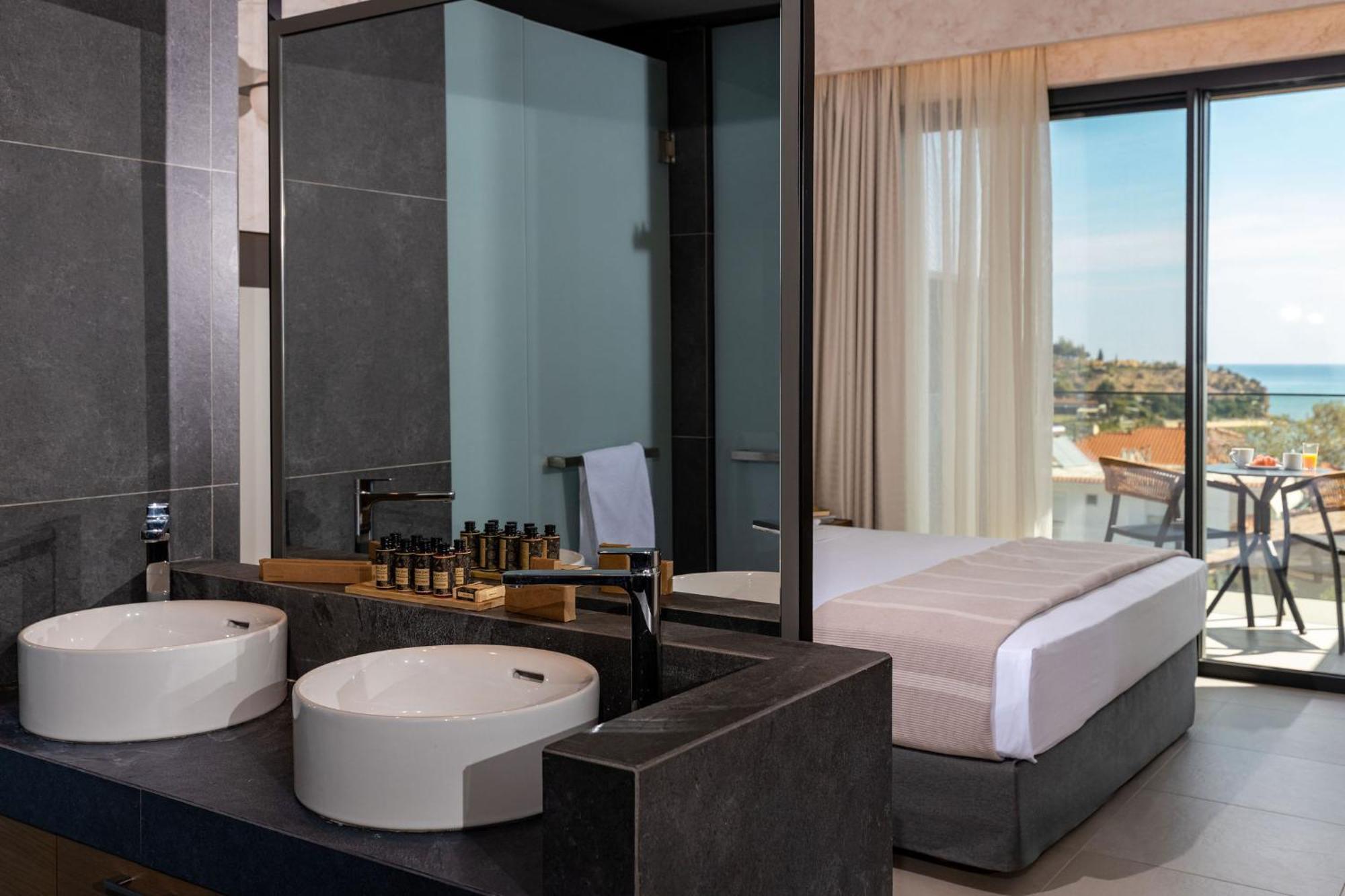 Deluxe Double Room Side Sea View