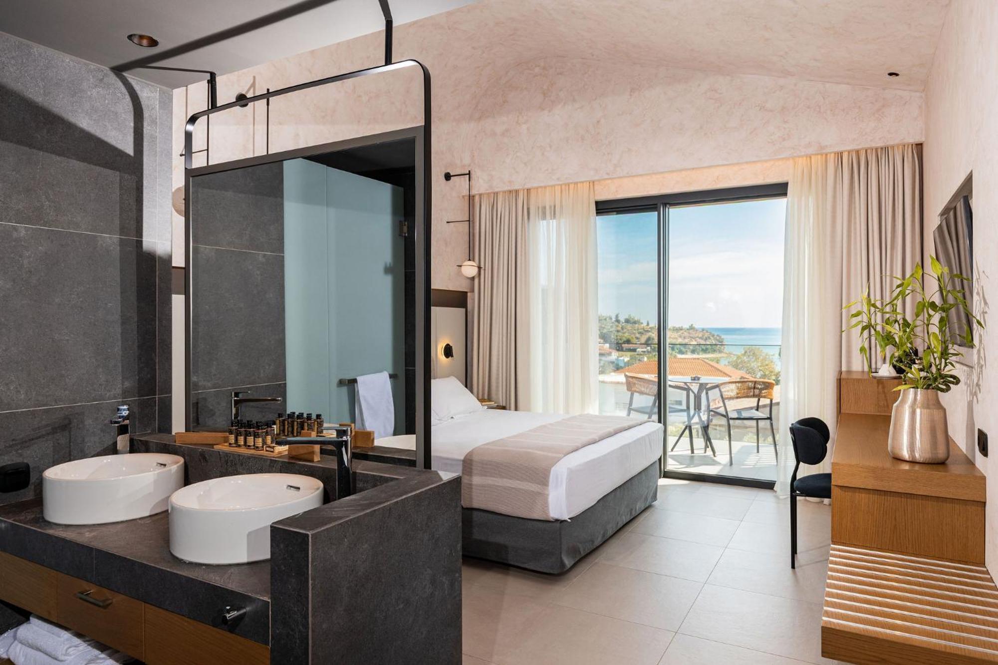 Deluxe Double Room Side Sea View
