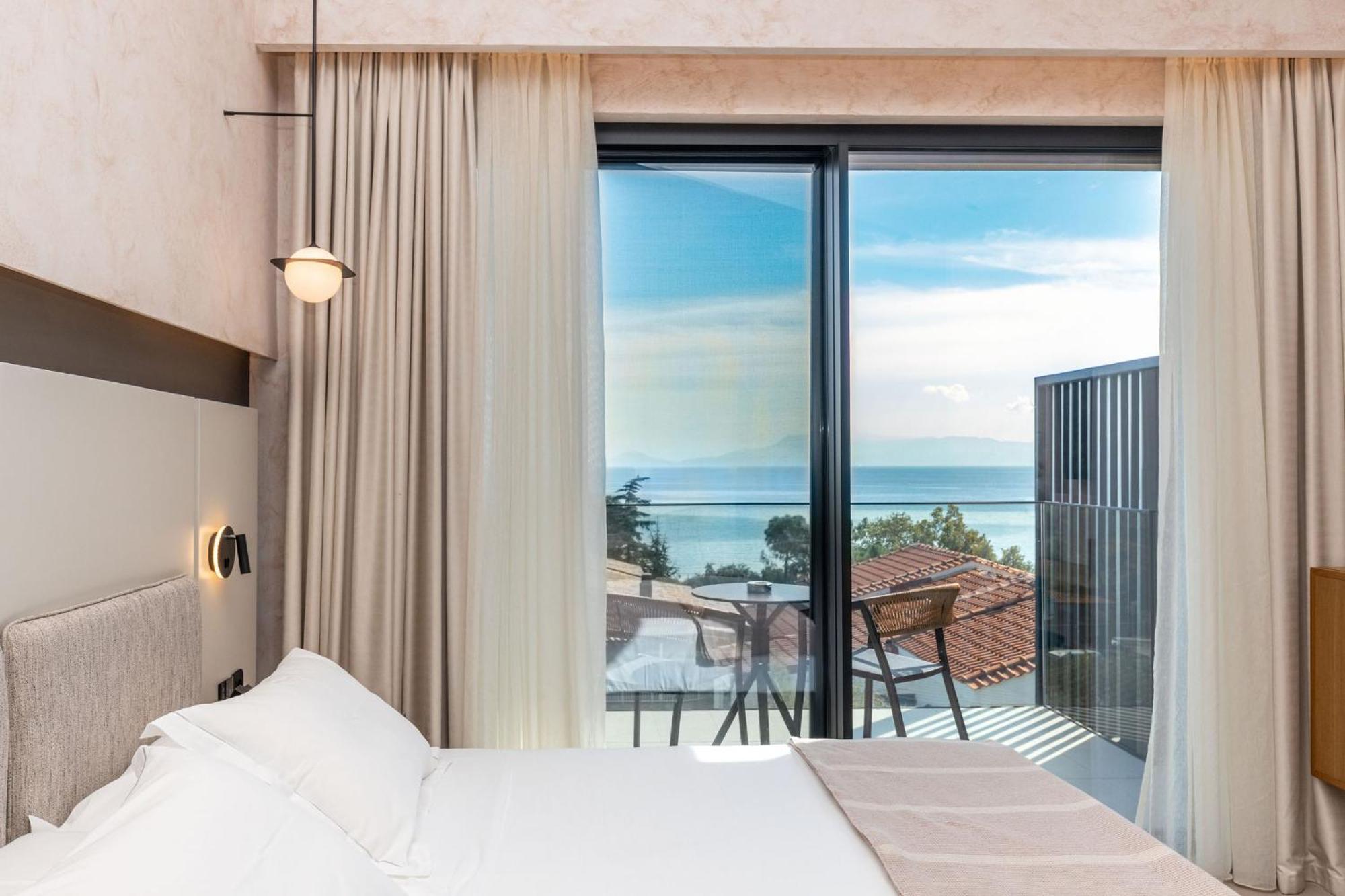 Deluxe Double Room Side Sea View