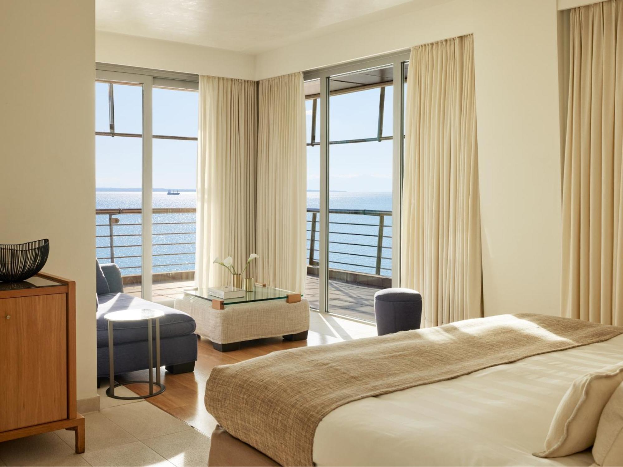Deluxe Junior Suite Front Sea View