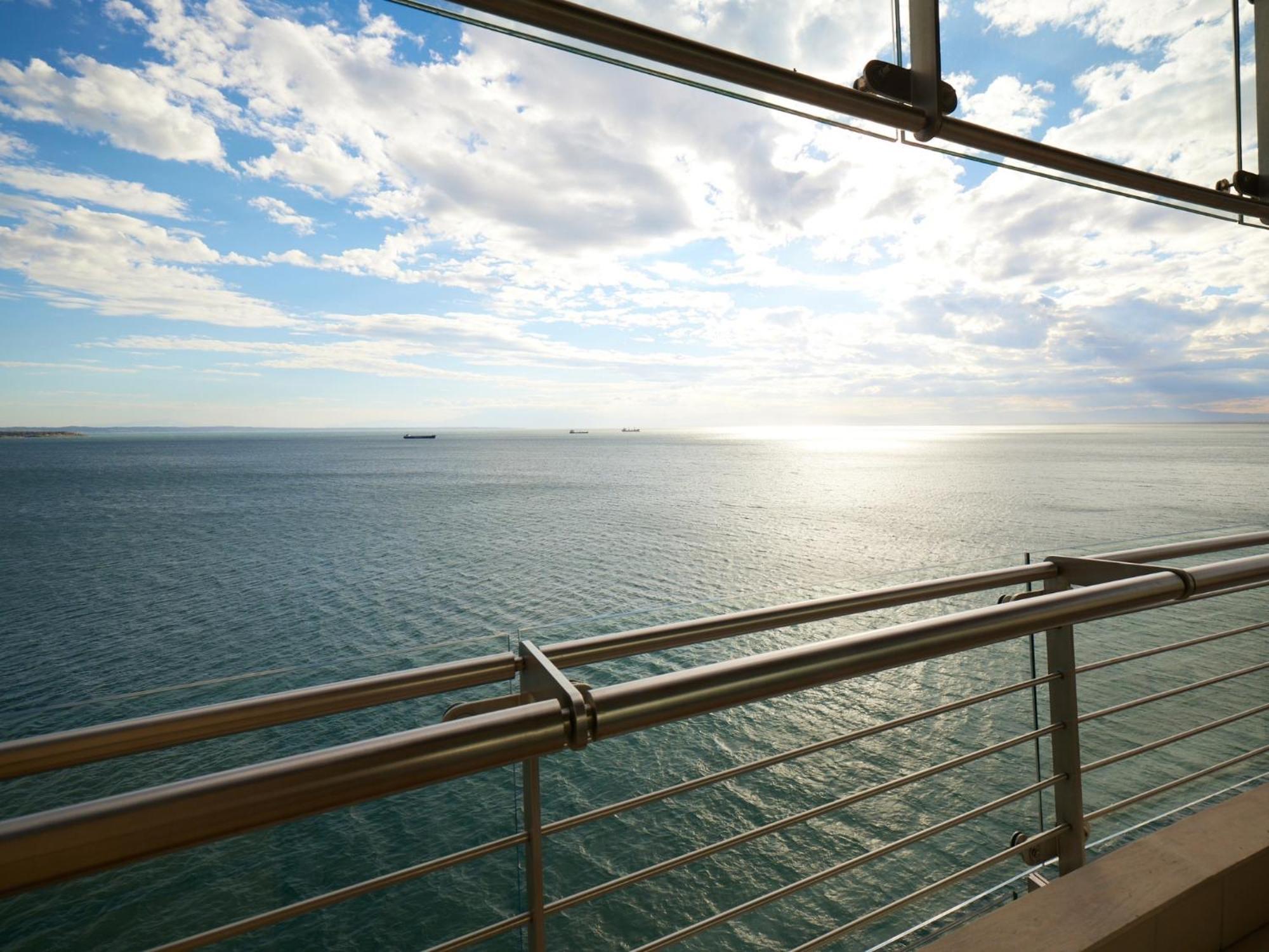 Junior Suite Side Sea View