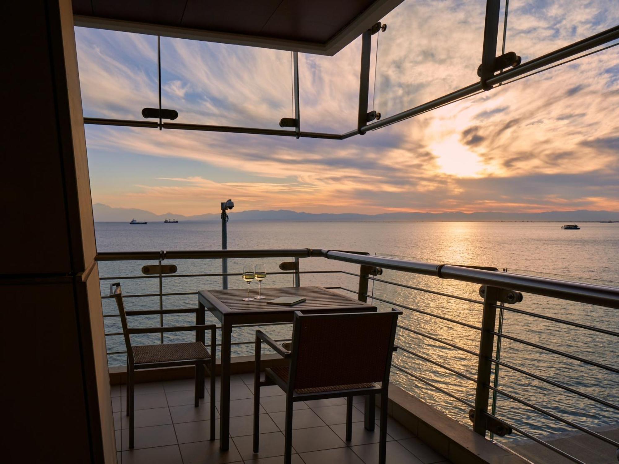 Deluxe Junior Suite Front Sea View
