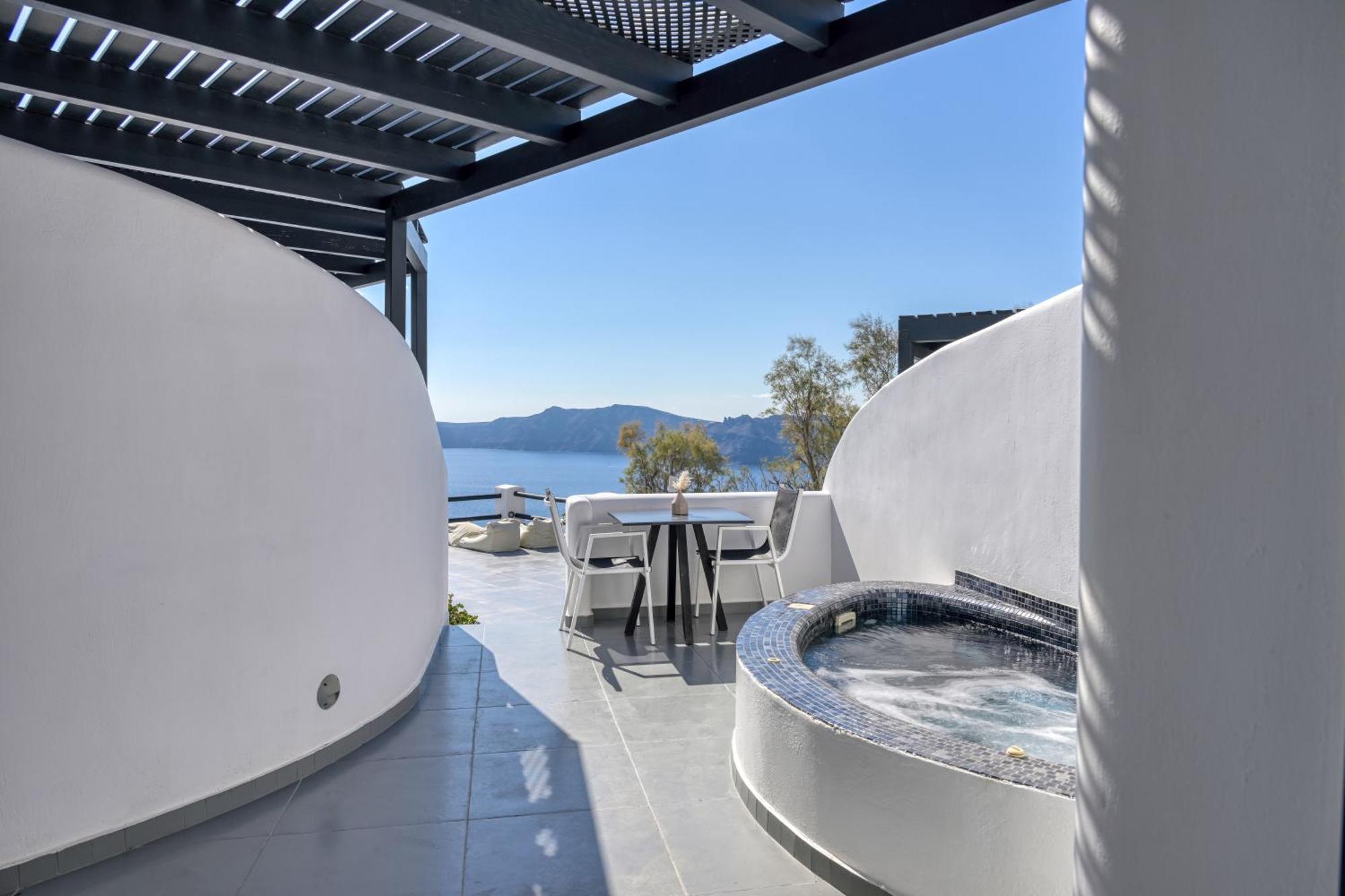 Elegant Suite outdoor heated private Jacuzzi