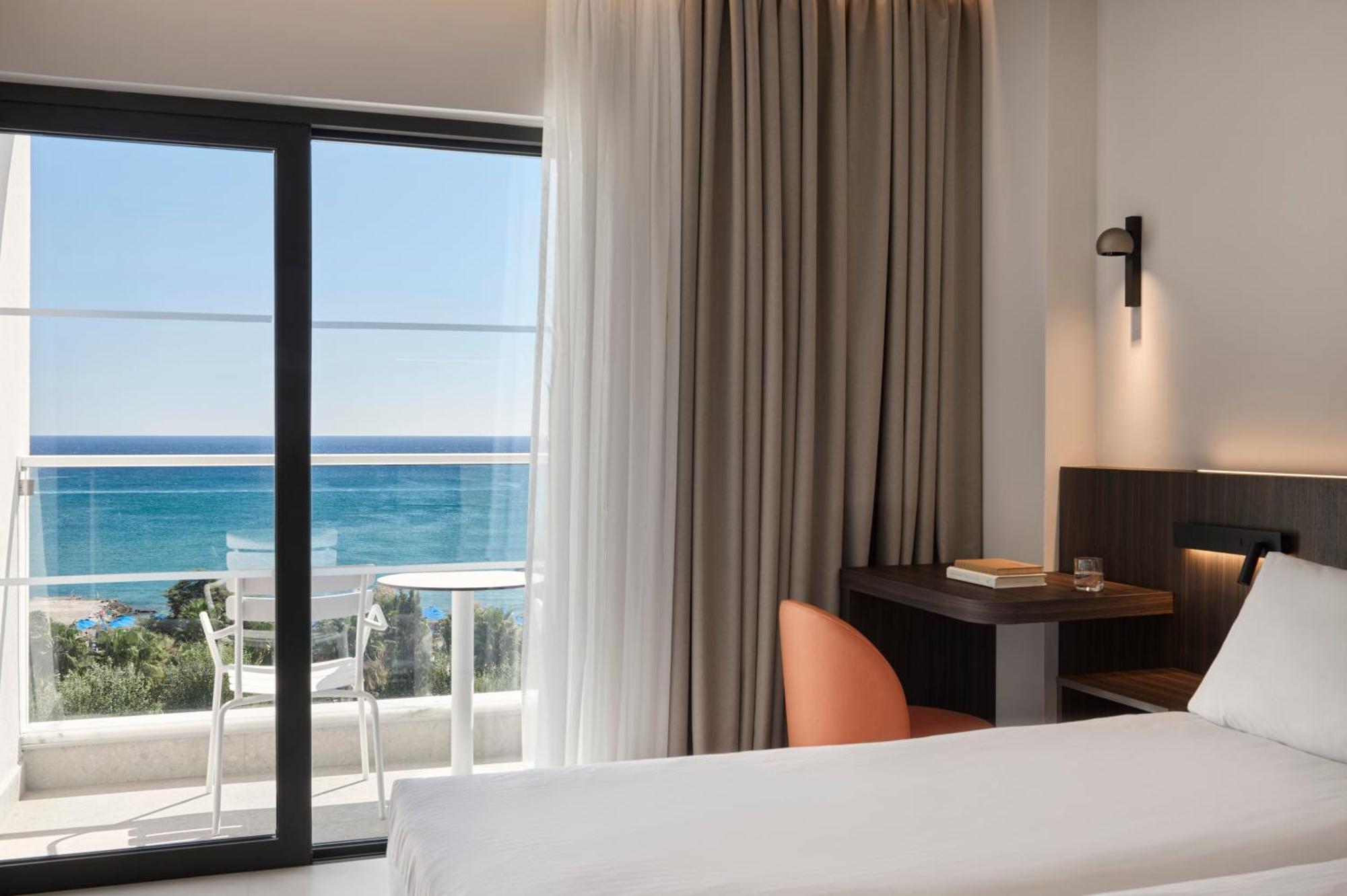 Double or Twin Room Sea View