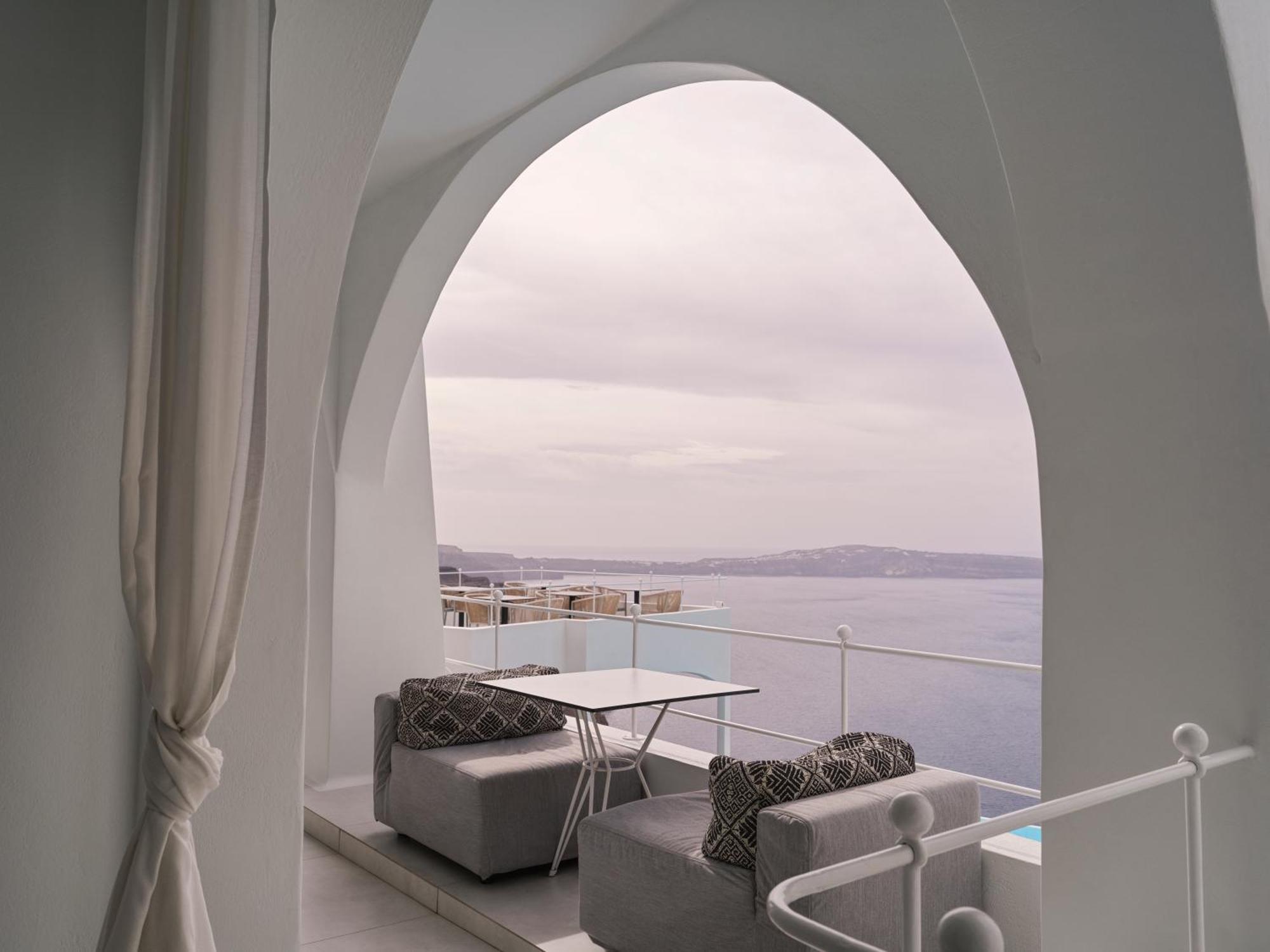 Grand Honeymoon Suite indoor jetted tub