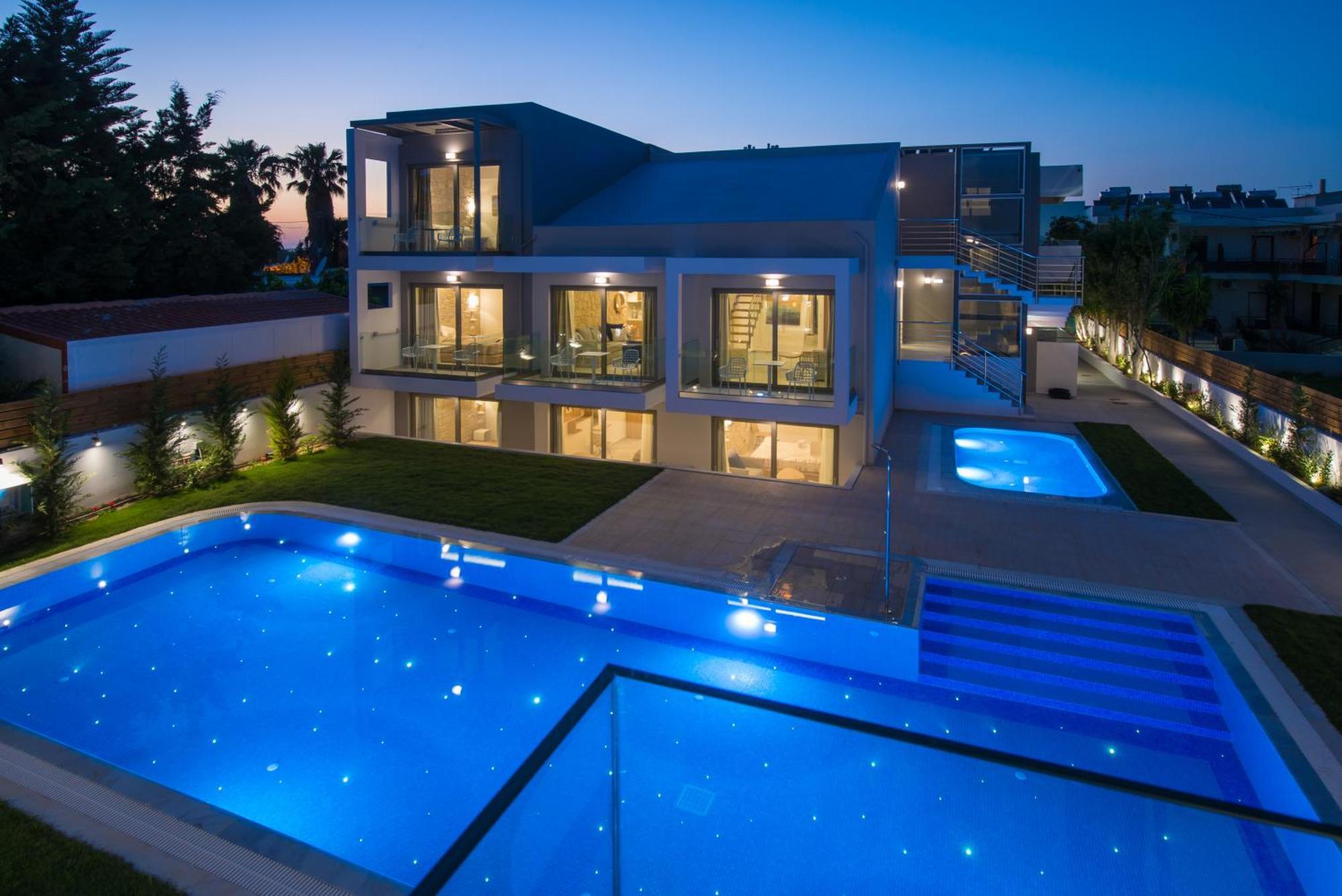 Suite Pool View Split Level