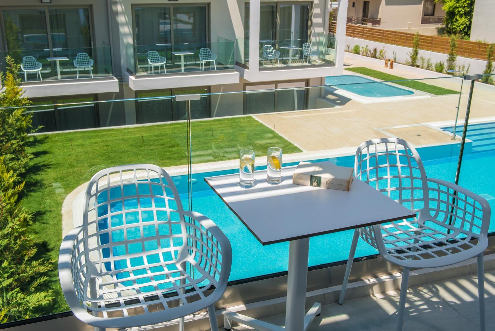 Suite Pool View Split Level