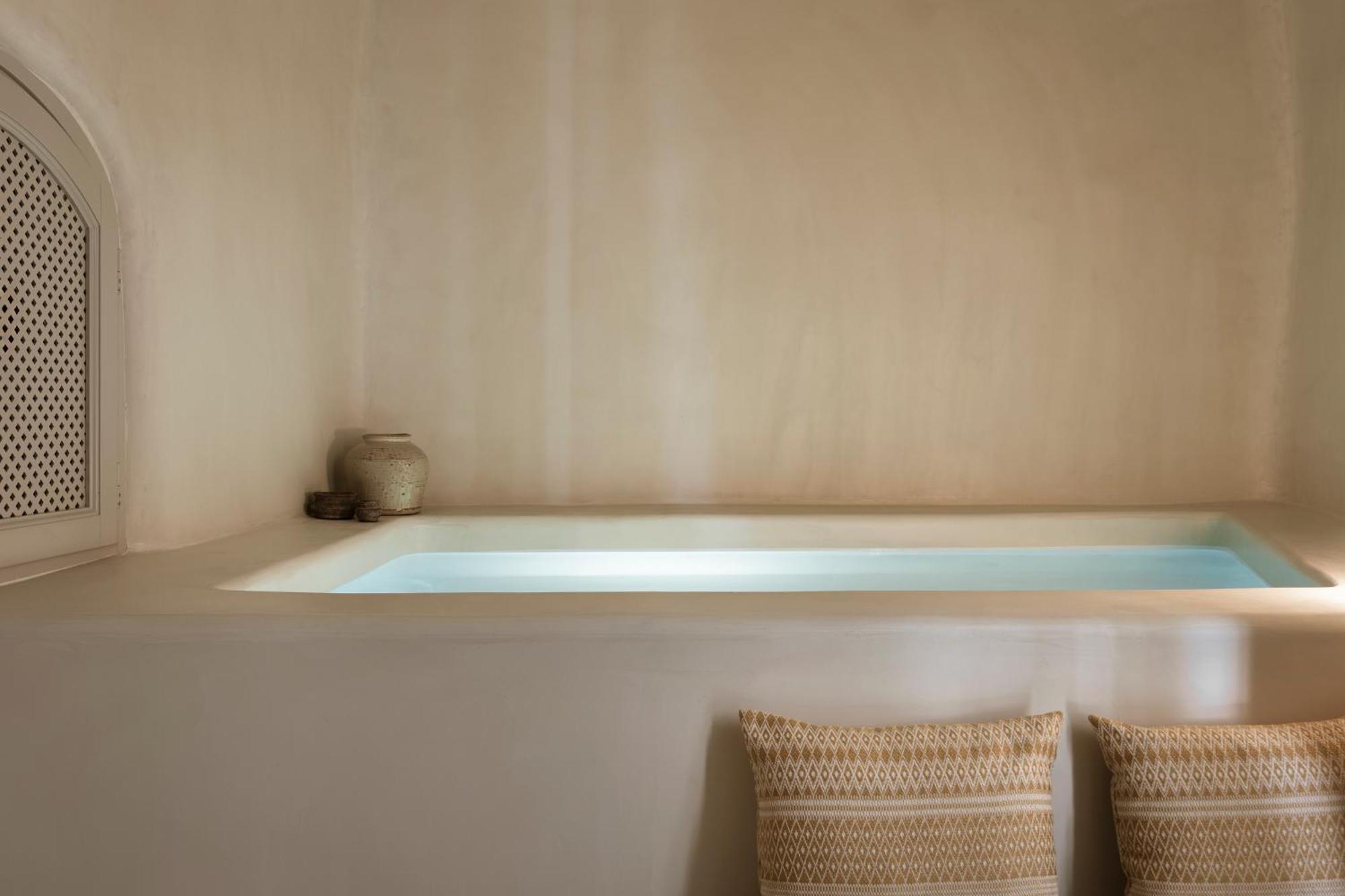 Signature Suite Jetted Tub